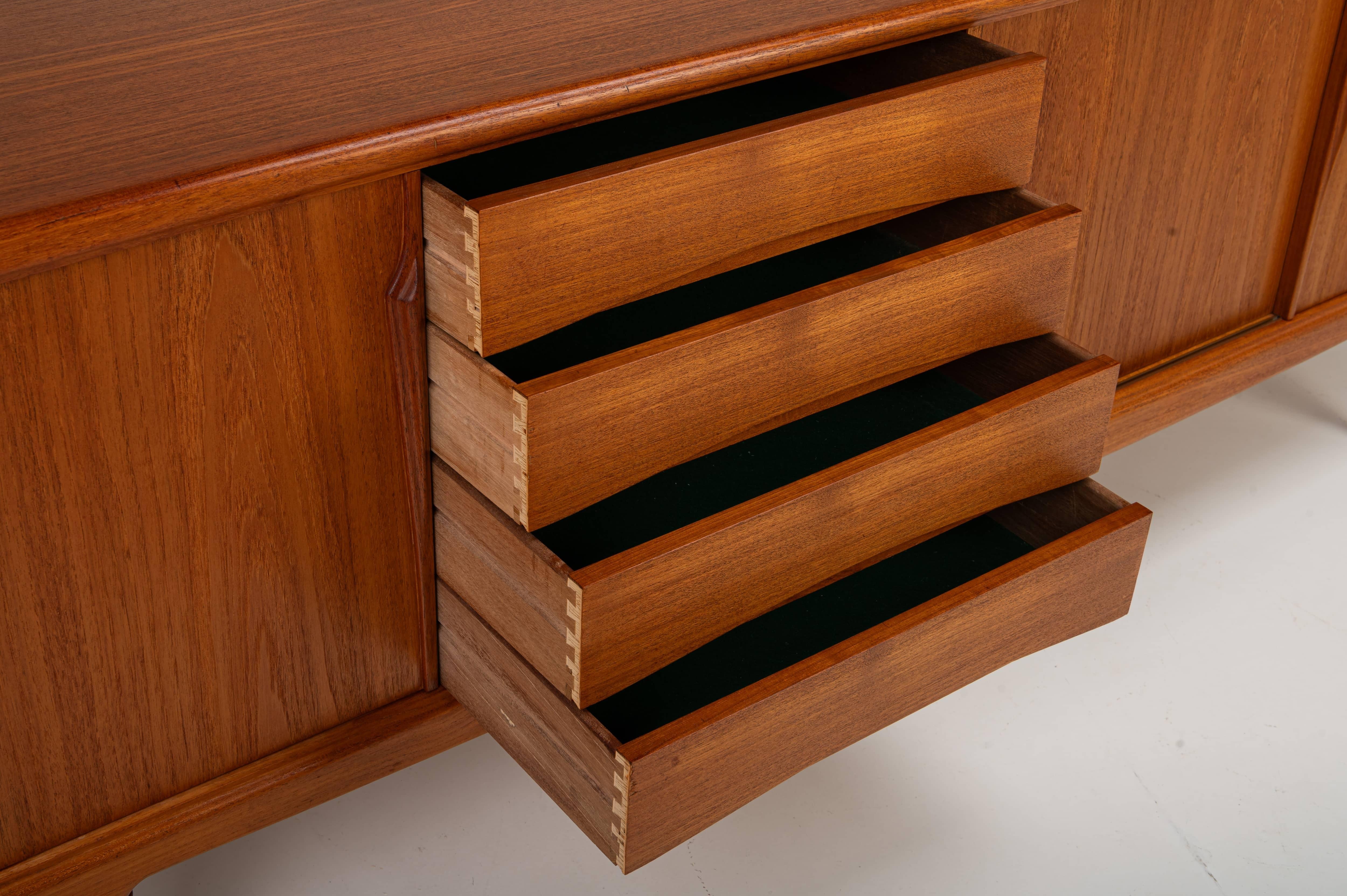Aparador de Axel Christensen para Aco Furniture, Dinamarca, Años 60 Teca en venta