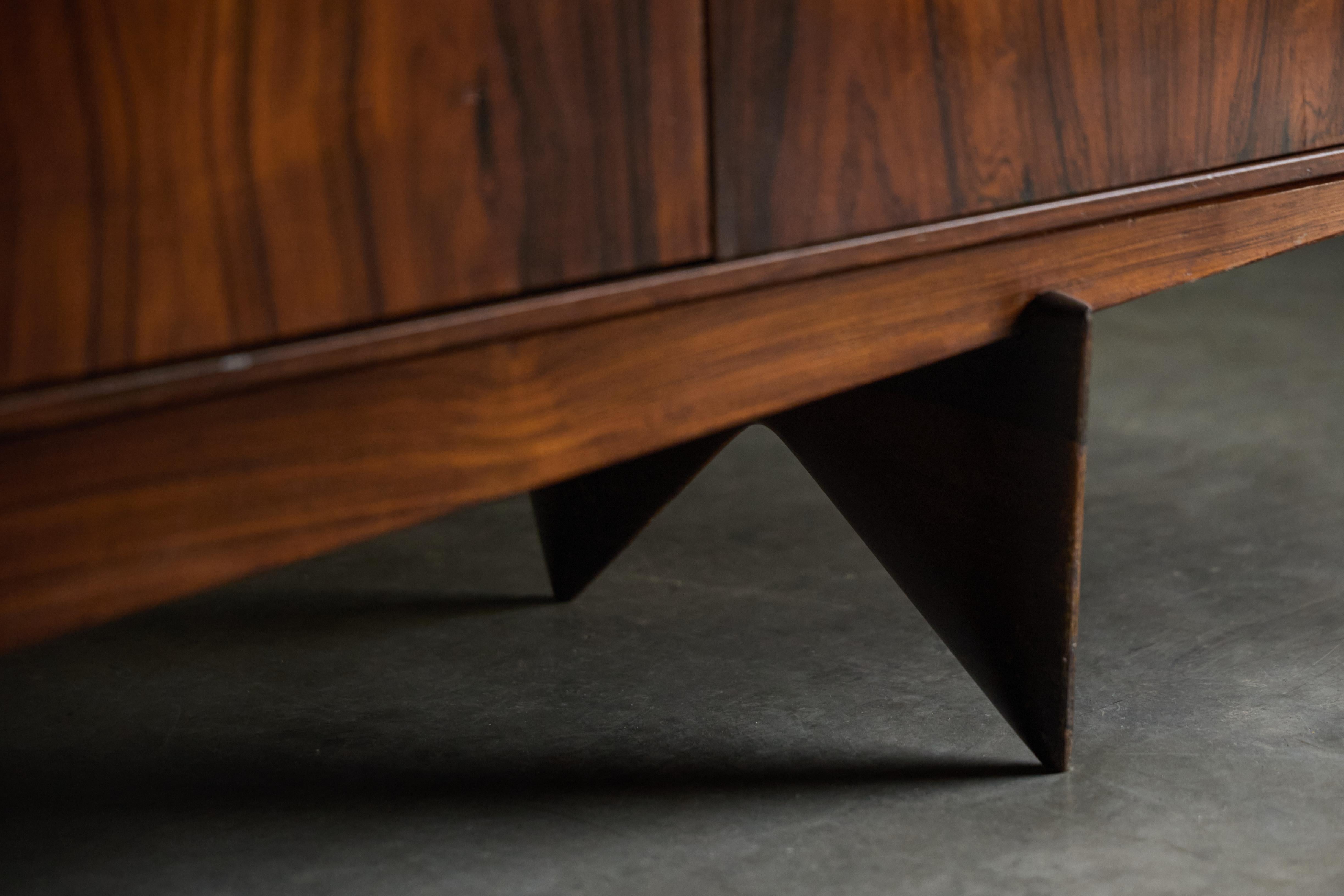 Brasiliano Credenza di Carlo Hauner per Forma Móveis e Objetos de Arte, Brasile, anni '50 in vendita