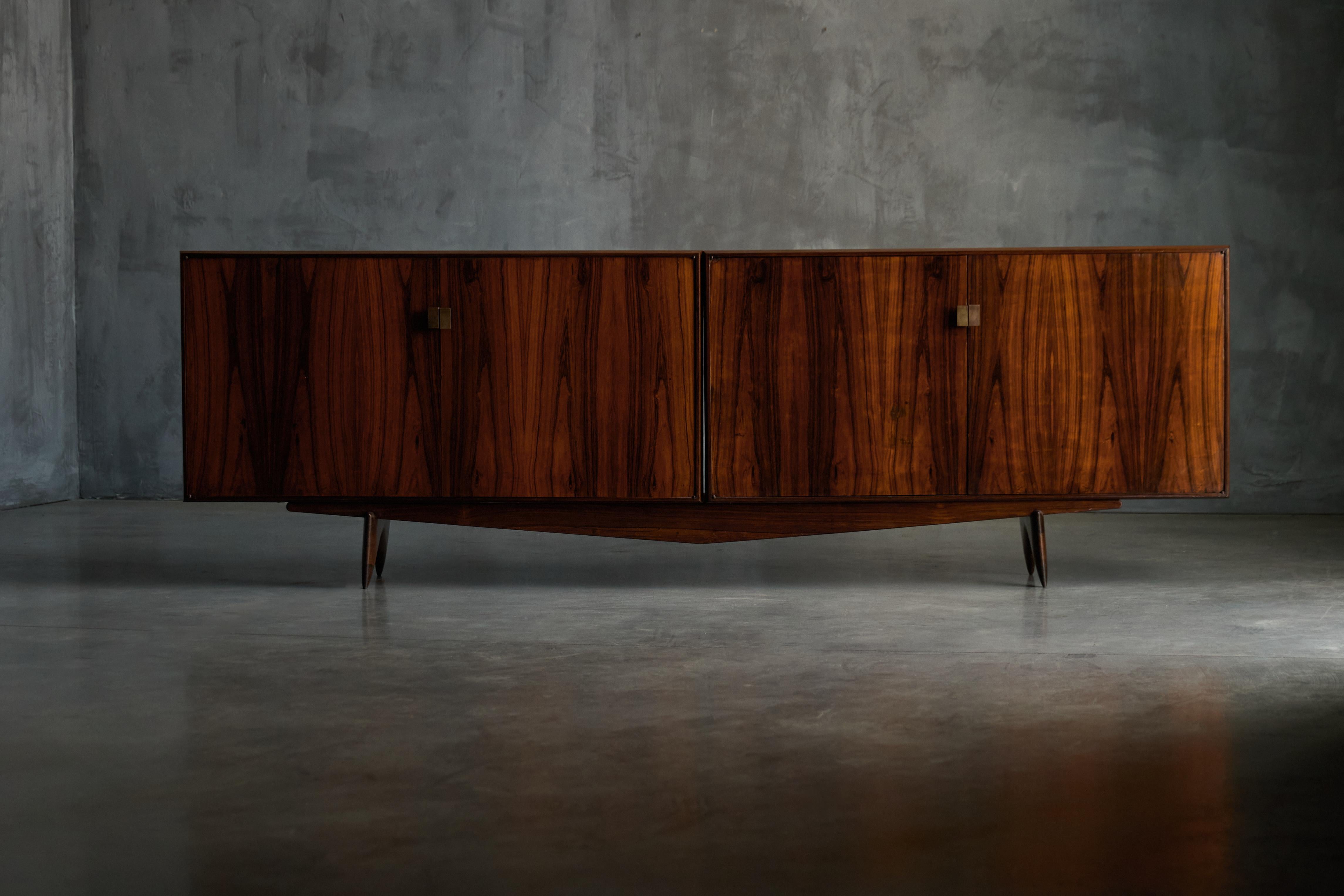 Credenza di Carlo Hauner per Forma Móveis e Objetos de Arte, Brasile, anni '50 In condizioni ottime in vendita a Antwerp, BE