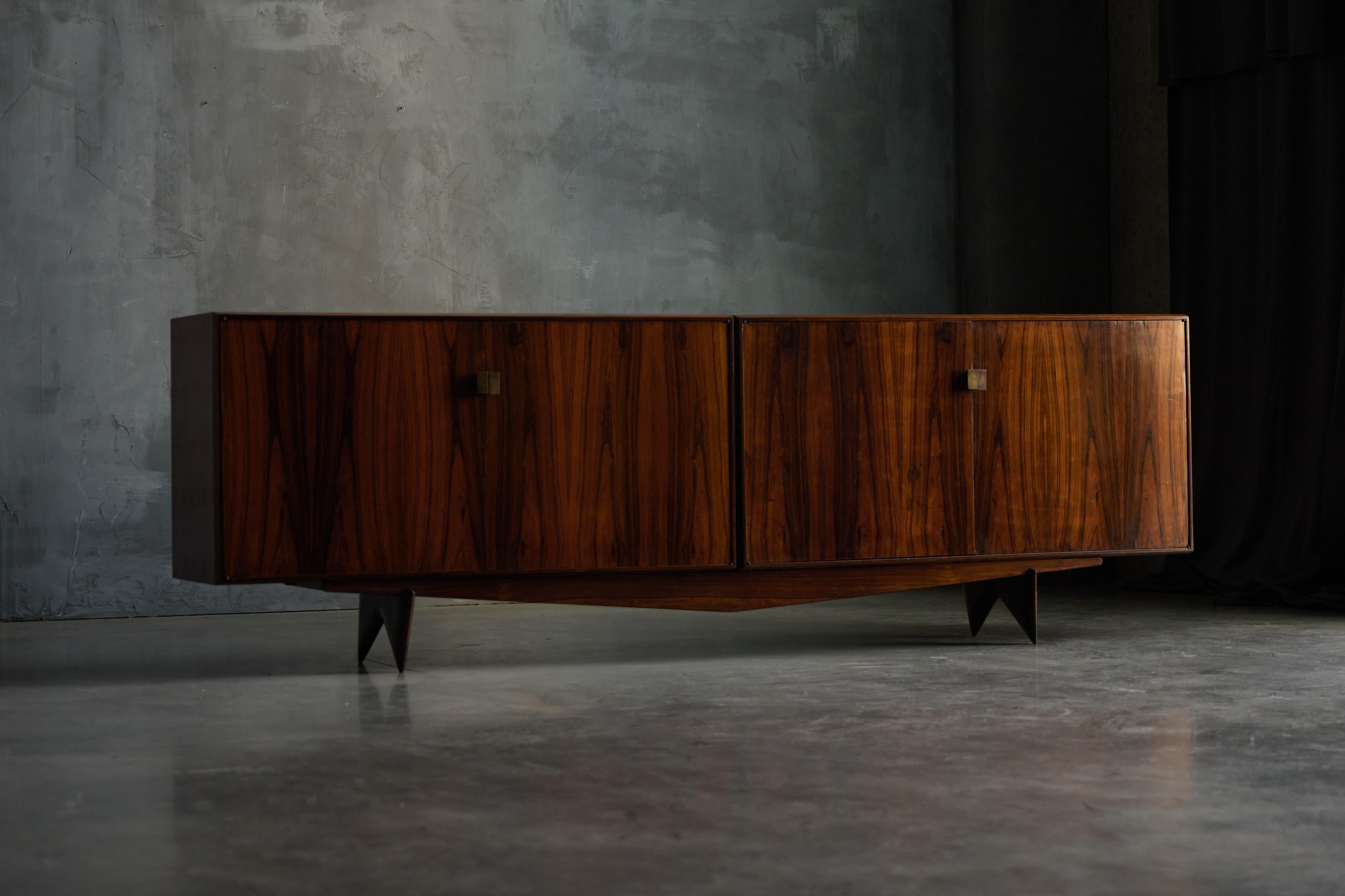 Metà XX secolo Credenza di Carlo Hauner per Forma Móveis e Objetos de Arte, Brasile, anni '50 in vendita