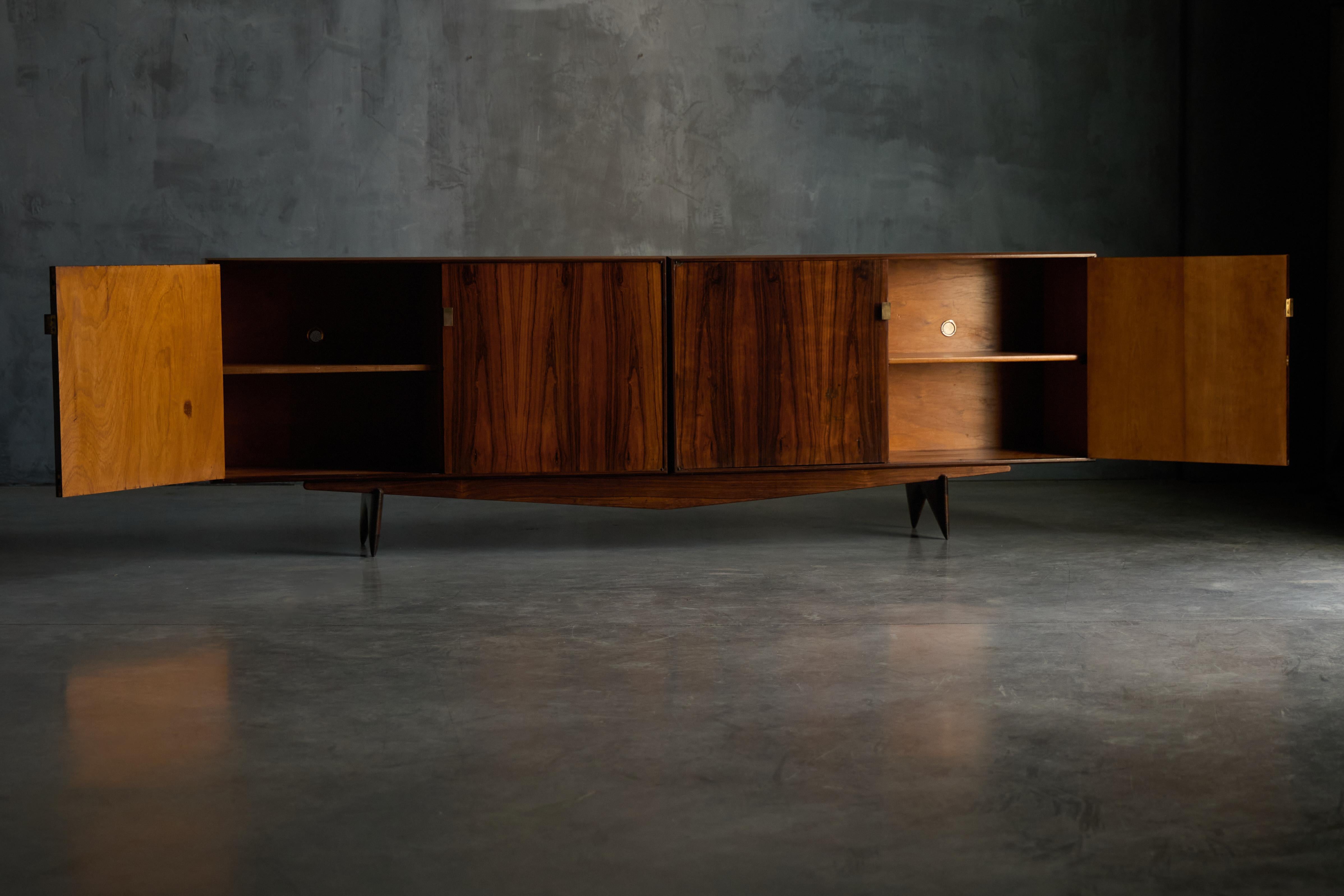 Ottone Credenza di Carlo Hauner per Forma Móveis e Objetos de Arte, Brasile, anni '50 in vendita