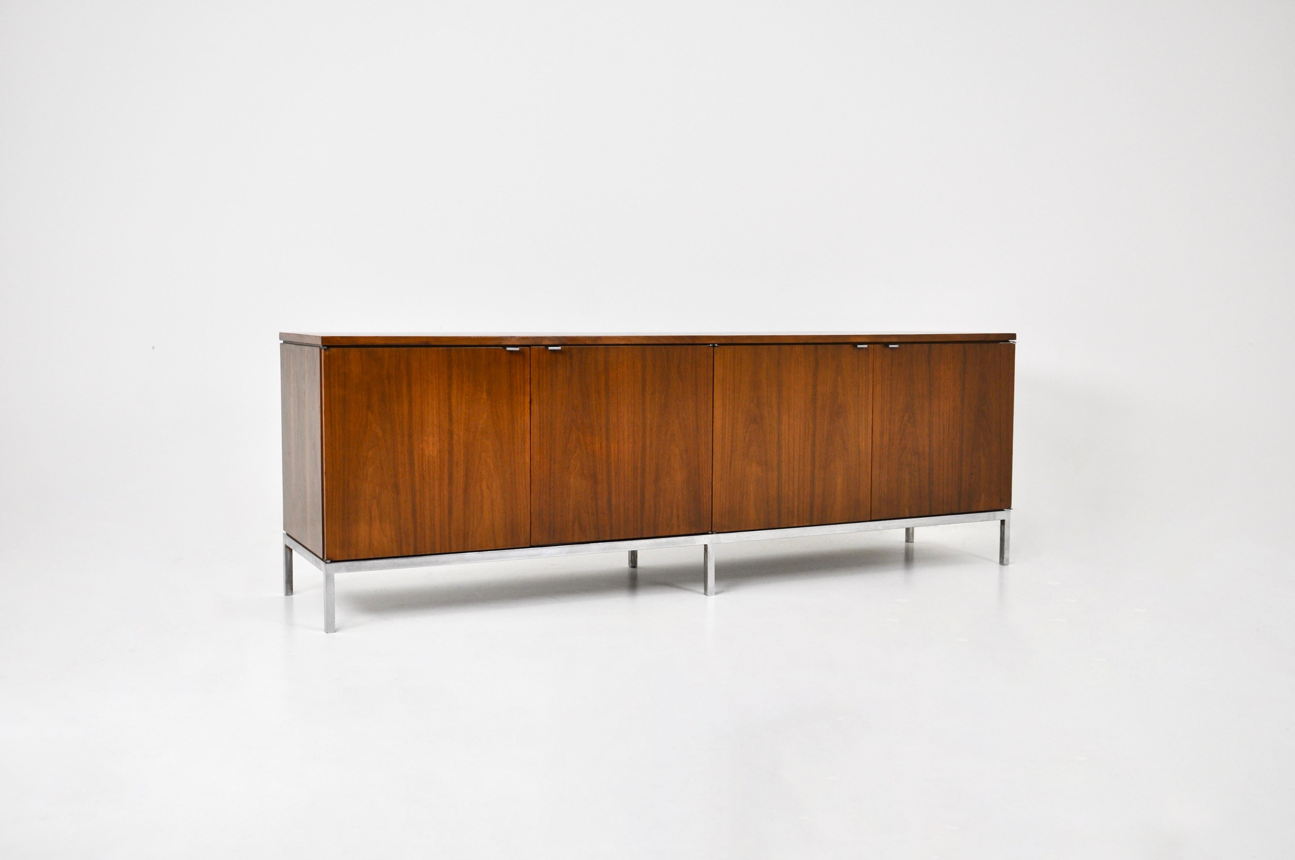 Wooden sideboard with metal legs, with 4 doors and 2 shelves inside, designed by Florence Knoll. Wear due to time and age of the sideboard  
For shipping, request us for receive the best price.