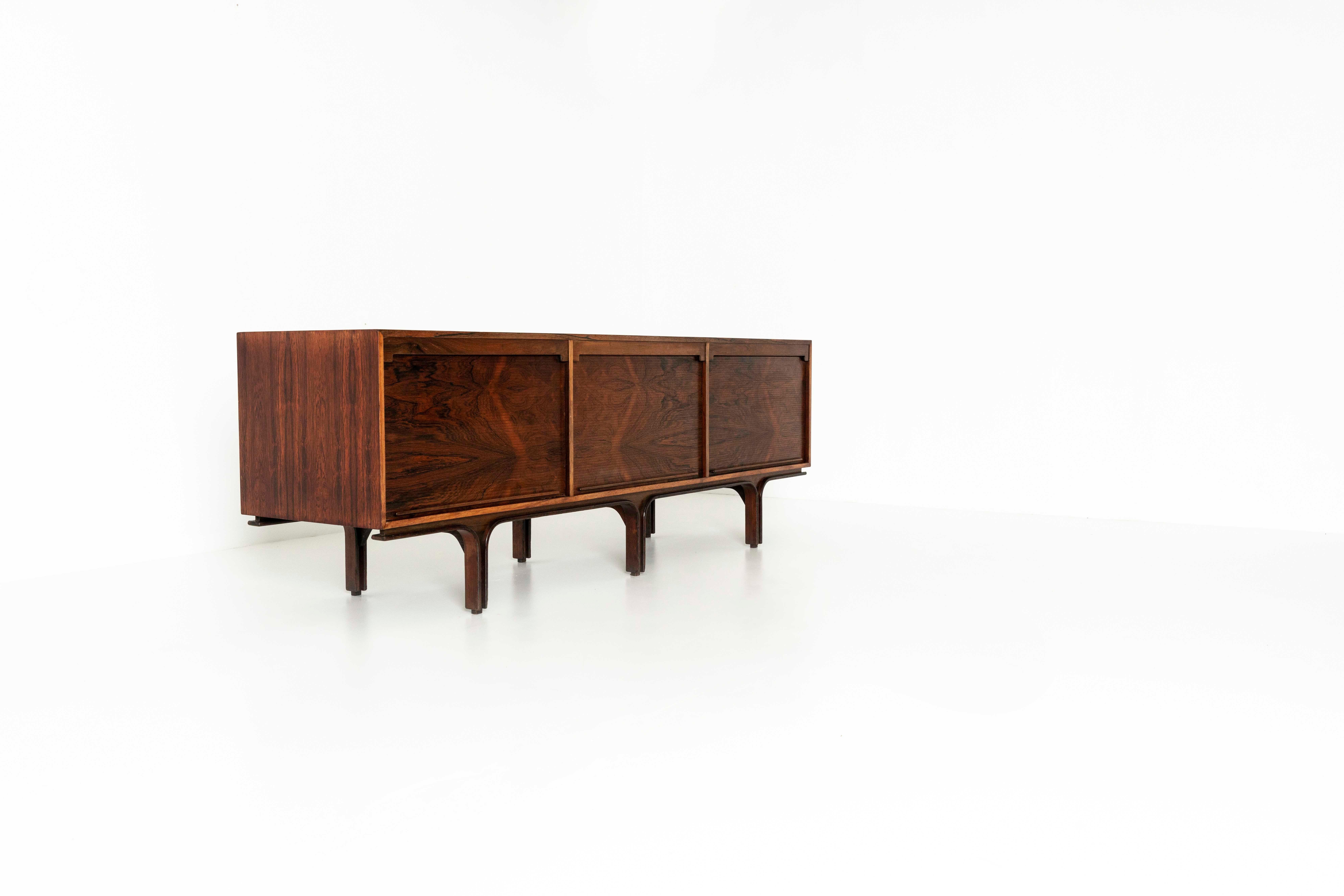 Sideboard by Gianfranco Frattini for Bernini in Rosewood, 1963, Italy In Good Condition In Hellouw, NL
