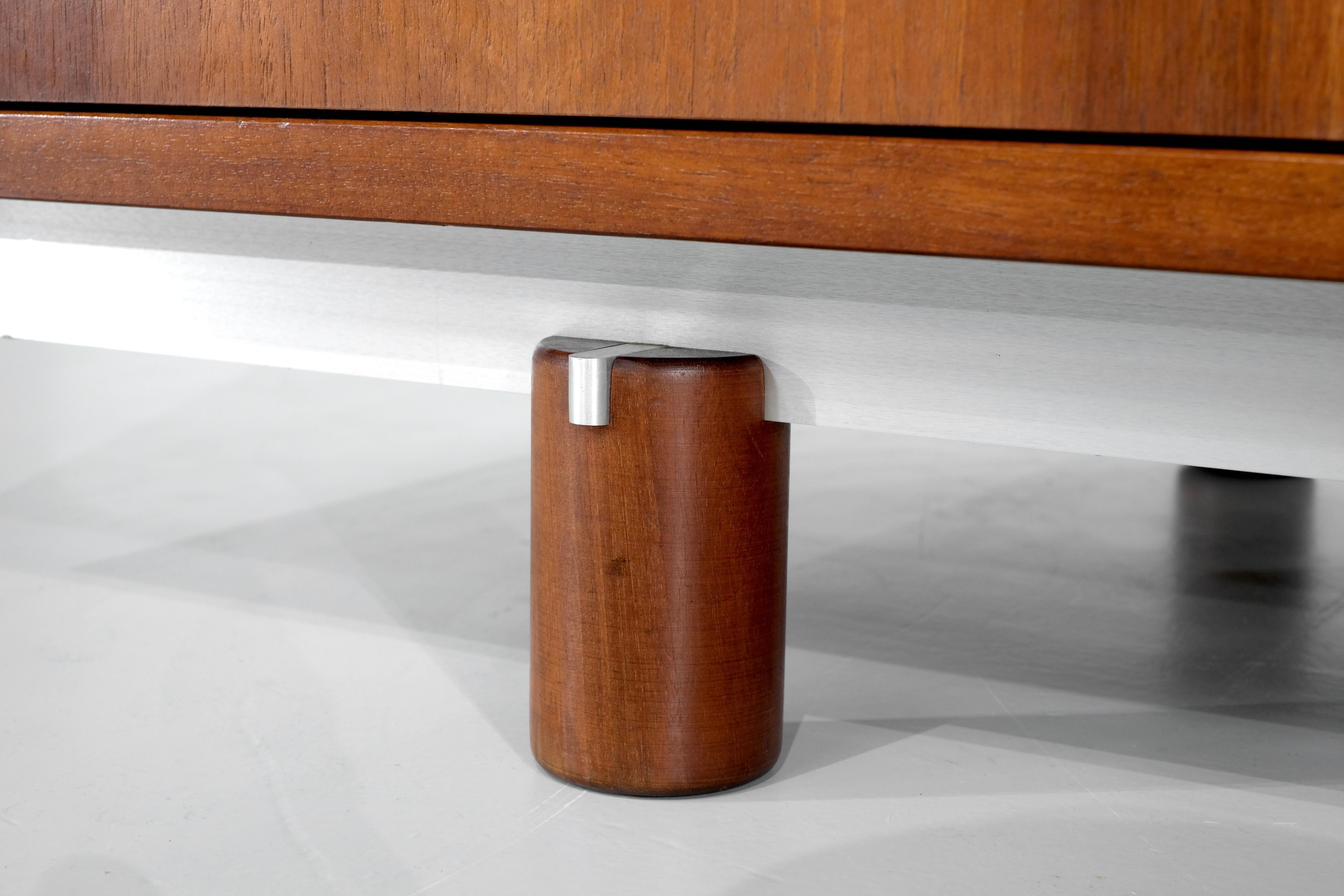 Sideboard by Gianfranco Frattini for Bernini, Italy 1960s. For Sale 6