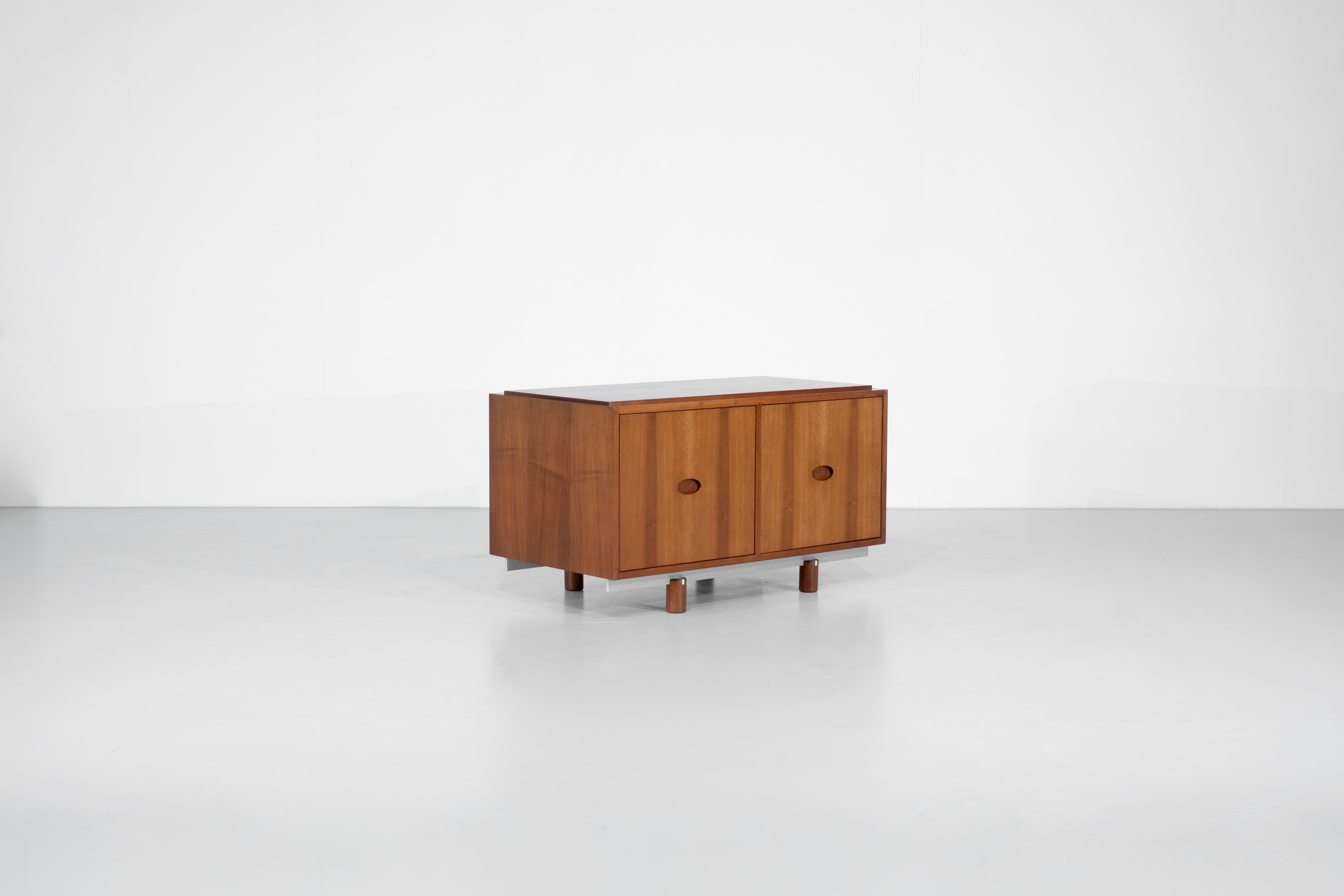 Sideboard by Gianfranco Frattini for Bernini, Italy 1960s. In Good Condition For Sale In Lot/Drogenbos, BE