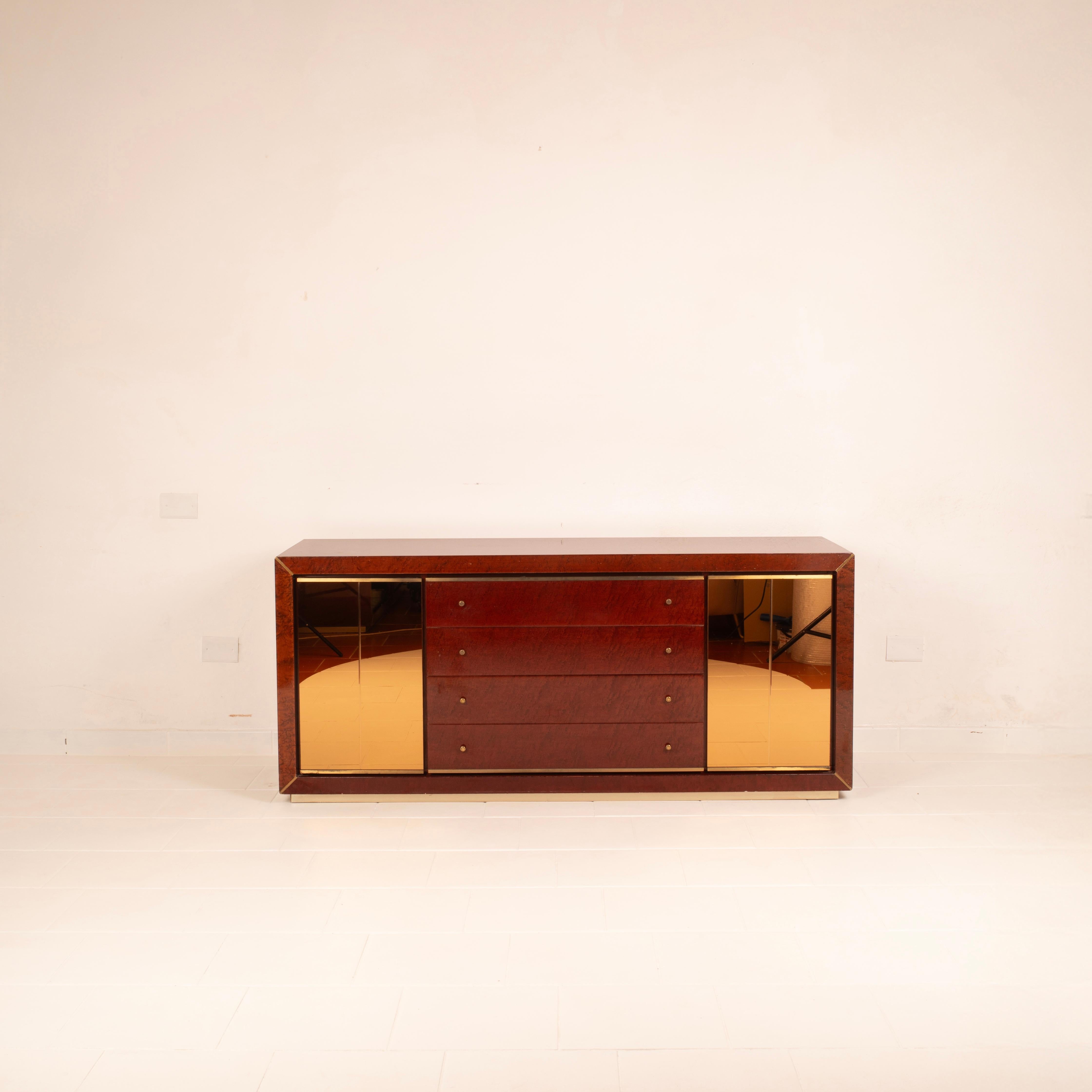 Stunning sideboard made in Italy by Turri in the 1980s, designed by Gianluigi Gorgoni, a testament to the opulent and theatrical style that made the brand famous in the world of high-end Italian design.

The solid and geometric structure is crafted