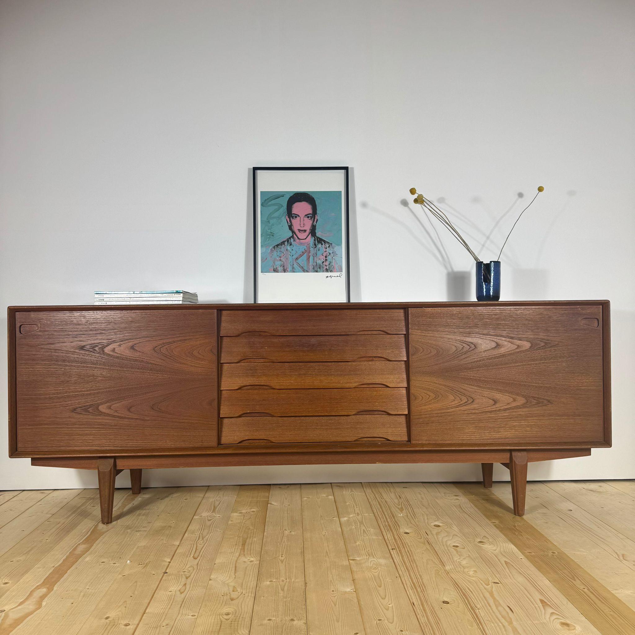 Mid-Century moderno Credenza di Henry Rosengren Hansen per Skovby, Danimarca 1960 in vendita