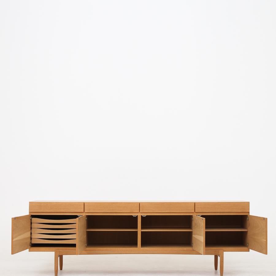 FA 66 - Sideboard in oak with four doors and four drawers. Maker Faarup.