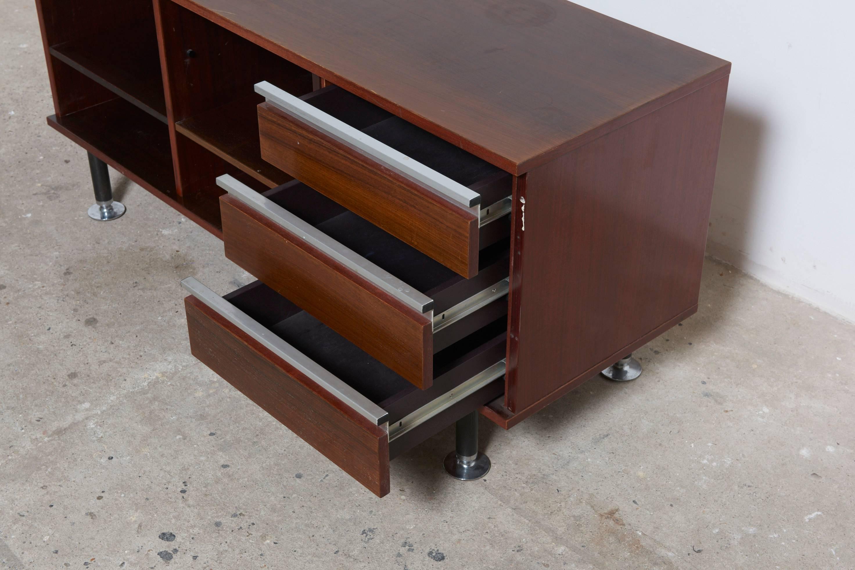 A MIM sideboard with aluminium handles is a perfect example of this creating and a beautiful detail designed by Ico Paresi. Two compartments with one shelve and one with three drawers.
Original good vintage condition.