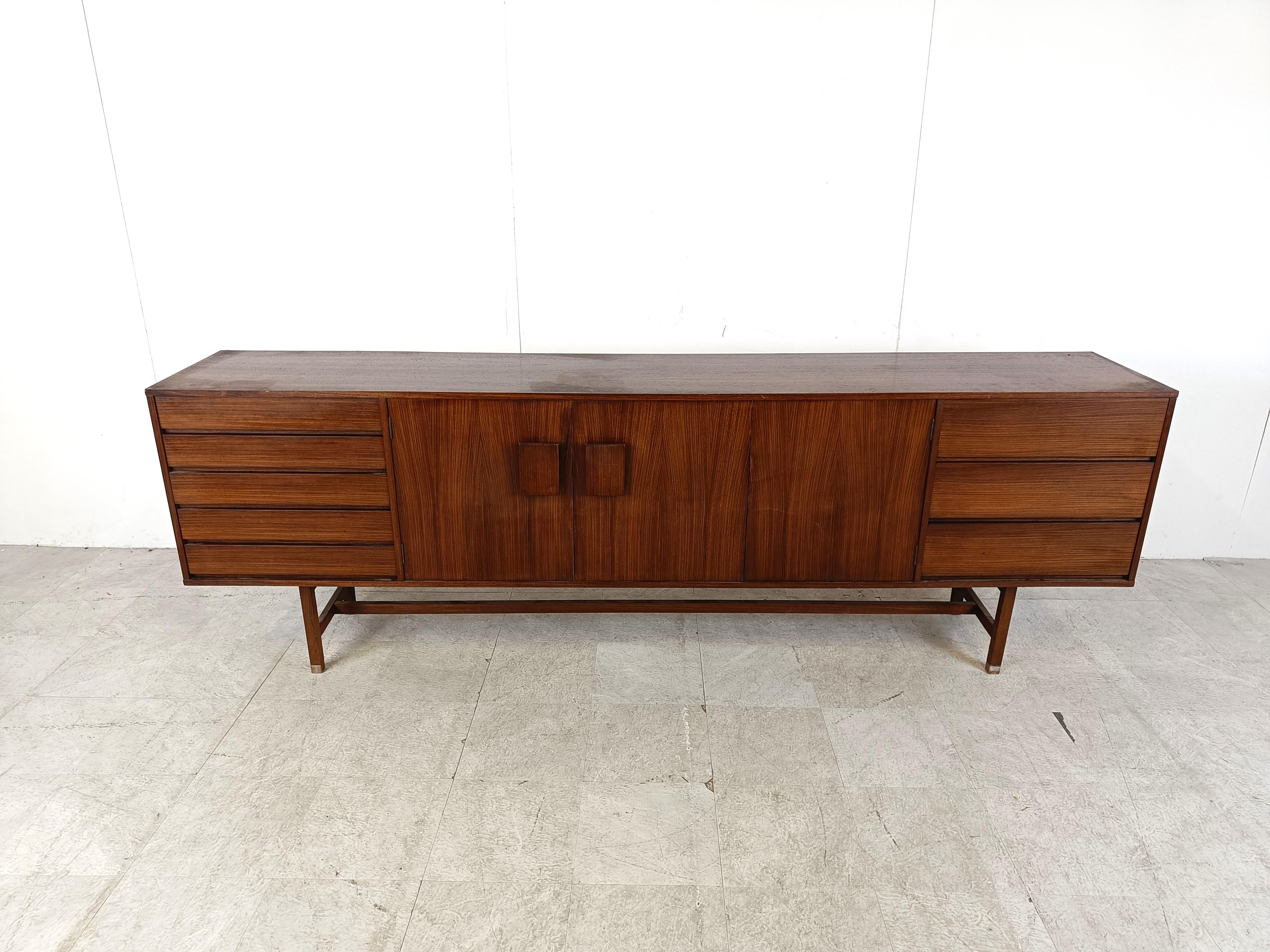 Beautiful teak mid century scandinavian design sideboard by Inger Klingenberg for Fristho.

It consists of 3 doors and 7 drawers in total, offering plenty of storage space.

Attractive design and well crafted sideboard.

Good condition

1960s -