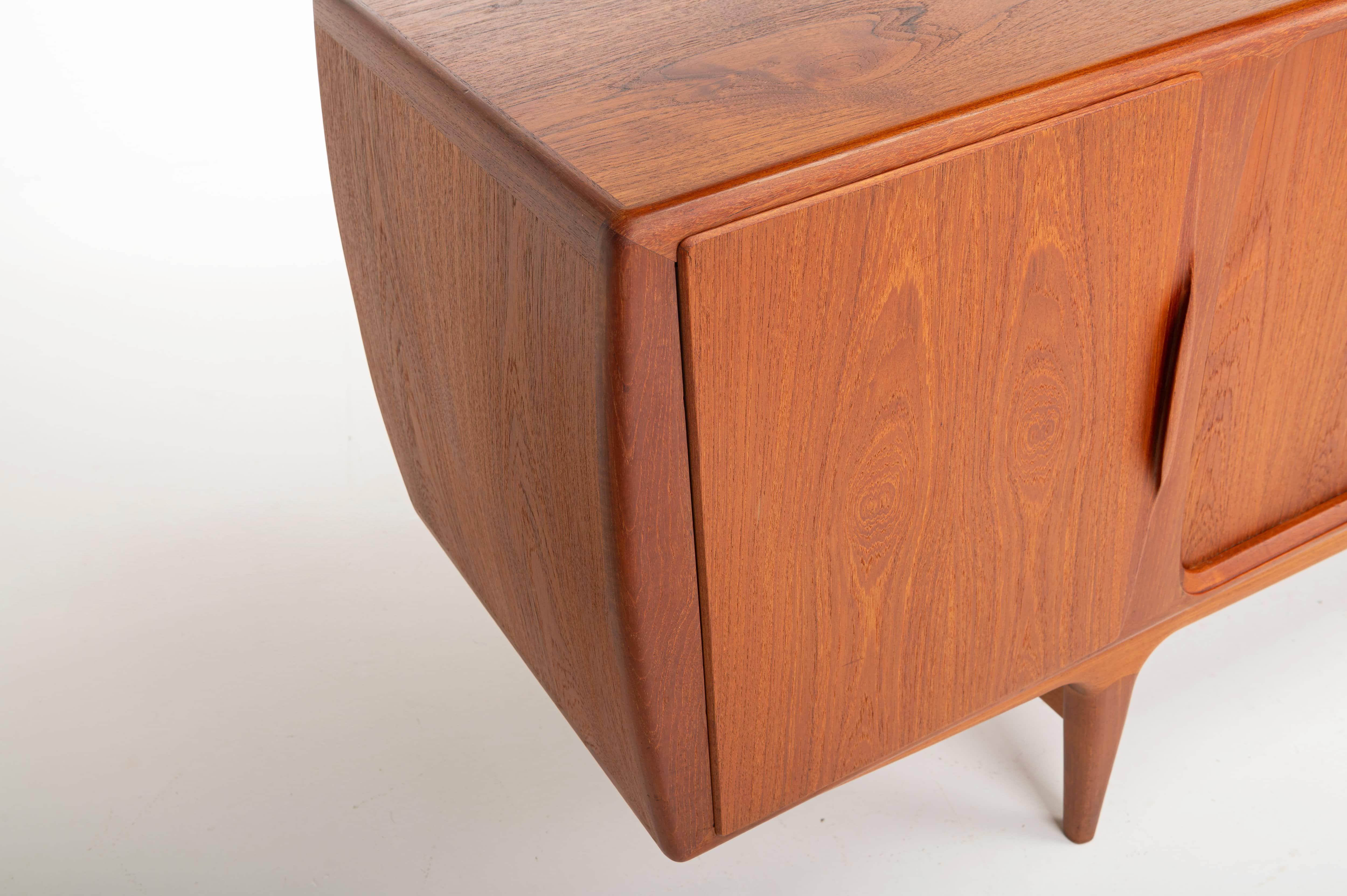 Credenza di Johannes Andersen per Uldum Møbelfabrik, Danimarca 1960 in vendita 4