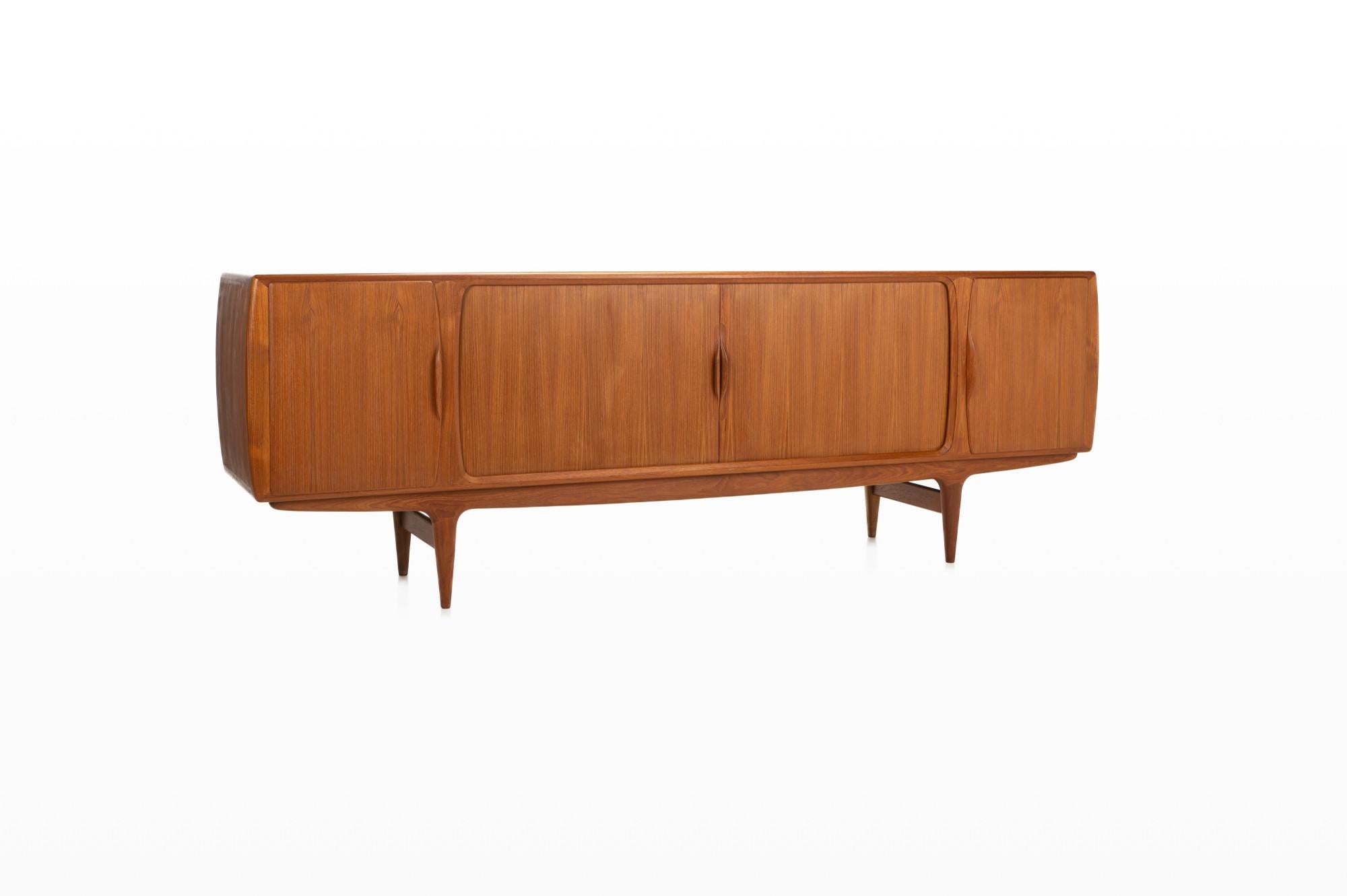 Magnificent sideboard in teak designed by Johannes Andersen for Uldum Møbelfabrik, Denmark 1960s. This sideboard has four tambour doors, two doors and plenty of storage space.