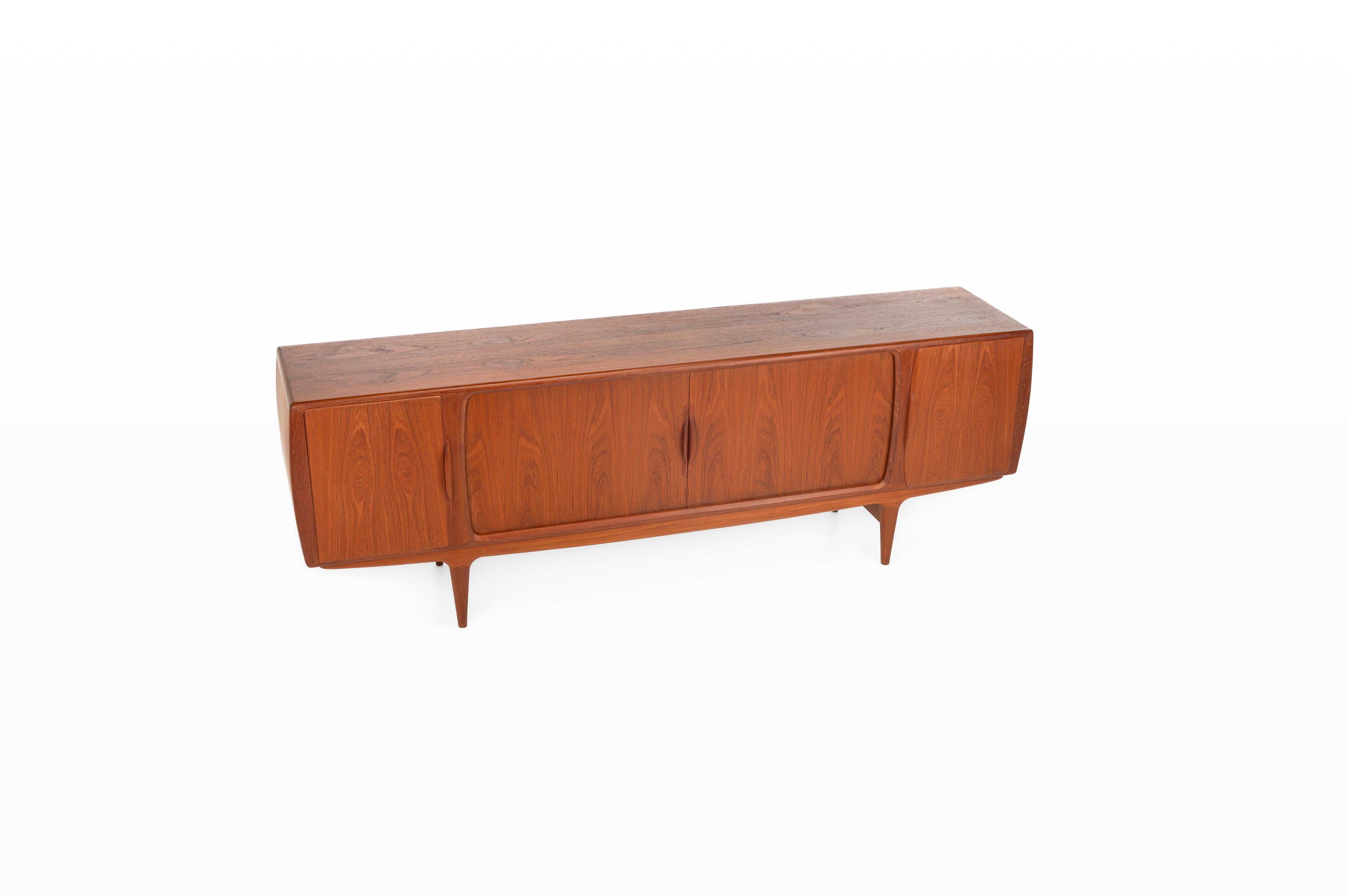 Scandinavo moderno Credenza di Johannes Andersen per Uldum Møbelfabrik, Danimarca 1960 in vendita