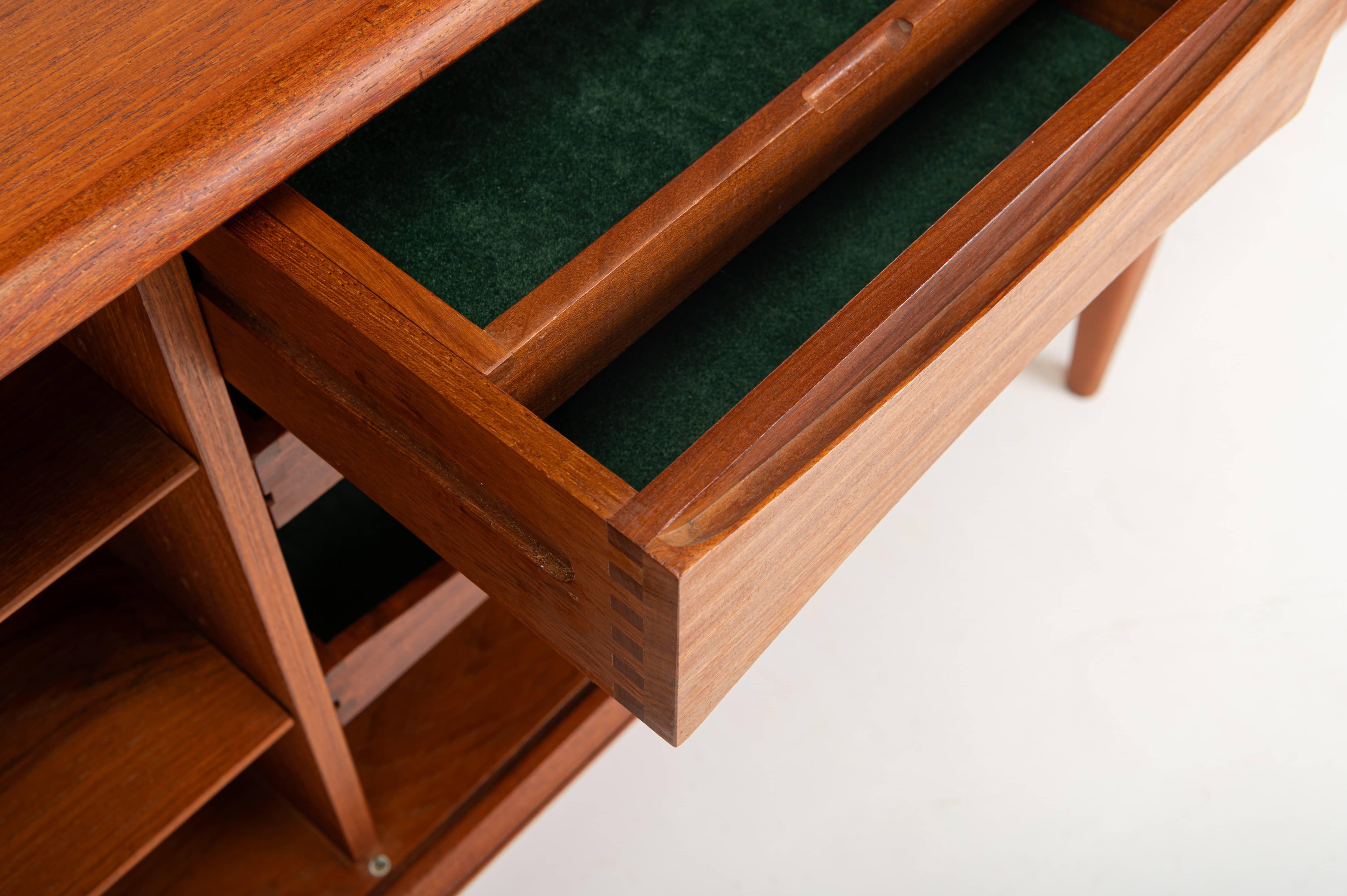 Metà XX secolo Credenza di Johannes Andersen per Uldum Møbelfabrik, Danimarca 1960 in vendita