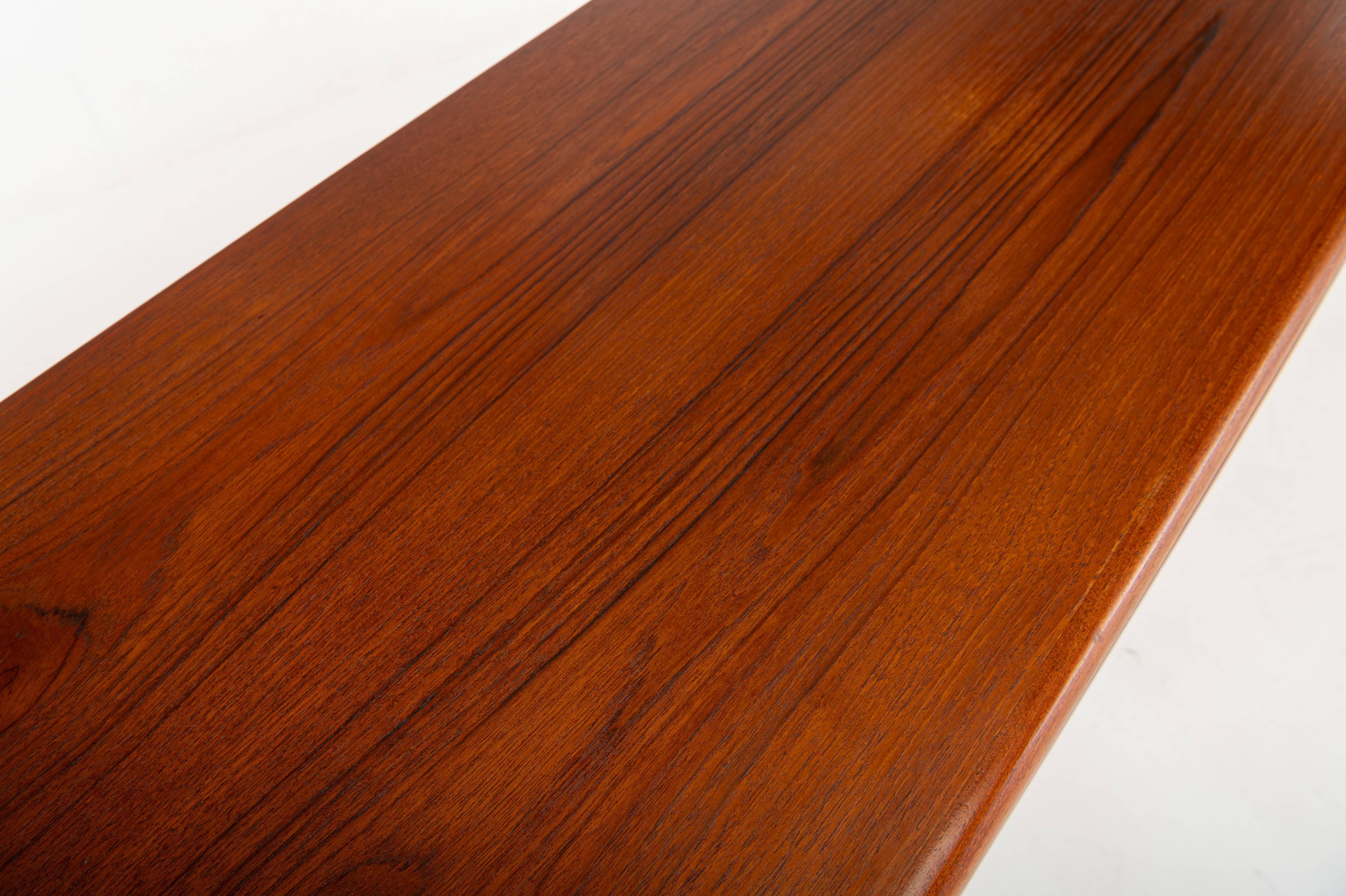 Credenza di Johannes Andersen per Uldum Møbelfabrik, Danimarca 1960 in vendita 2