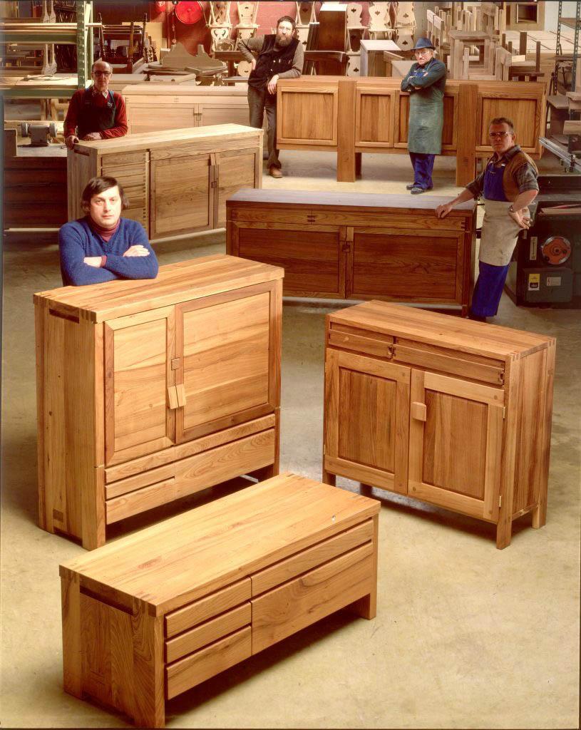 Very rare and sublime buffet R16 by Pierre Chapo.
The most emblematic buffet of the famous Ebeniste. (period photo with Pierre Chapo leaning against the R16)
In solid elm (250 kgs!)
Faithful to Tenons and Mortises
circa 1969
Measures: 293 x 112 H x