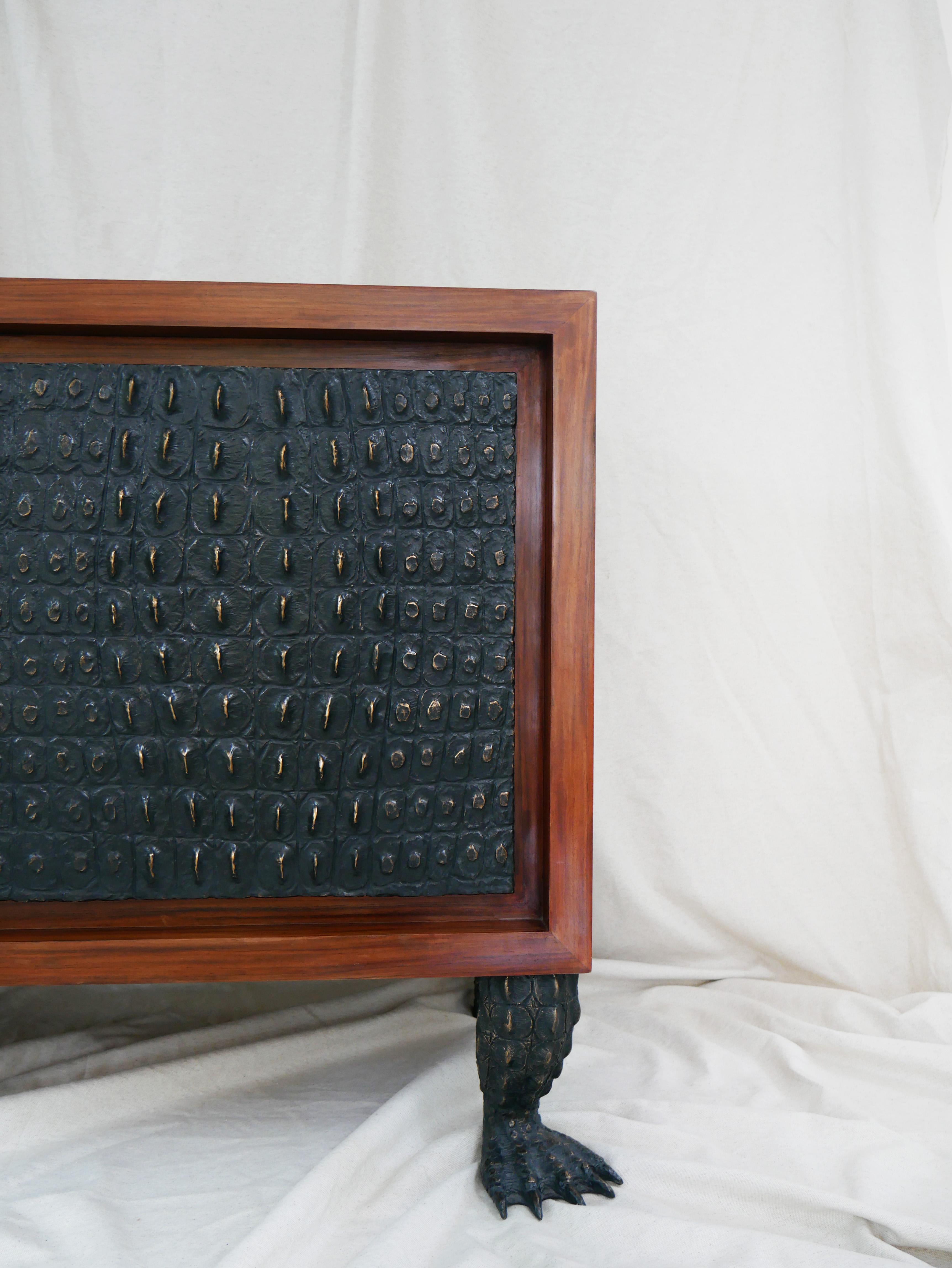 Credenza in bronzo, legno e cristallo di rocca di Patrick Laroche In condizioni Nuovo in vendita a Paris, FR