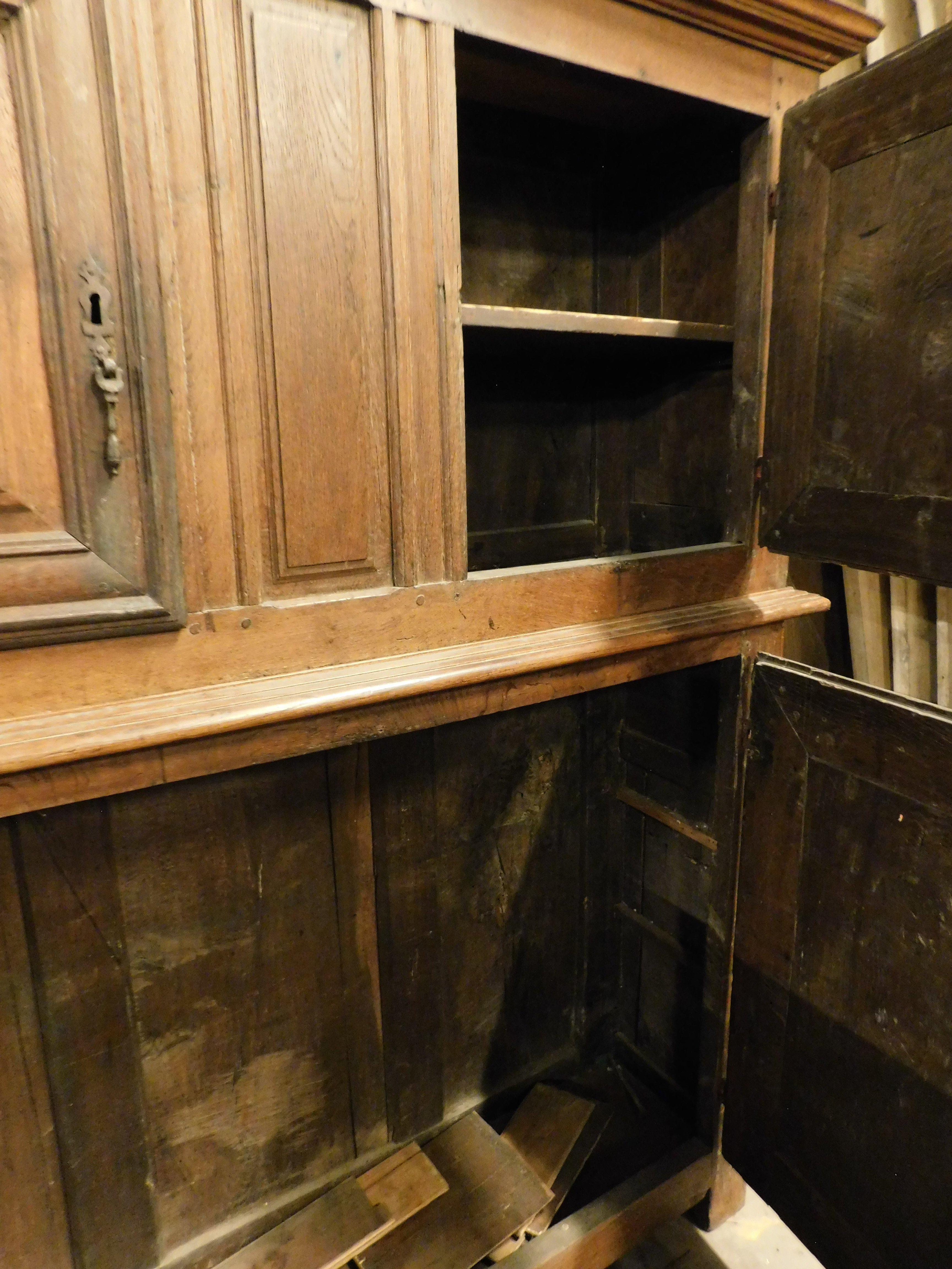 Sideboard, Schrank aus geschnitztem Nussbaumholz mit Diamanten, Italien im Angebot 3