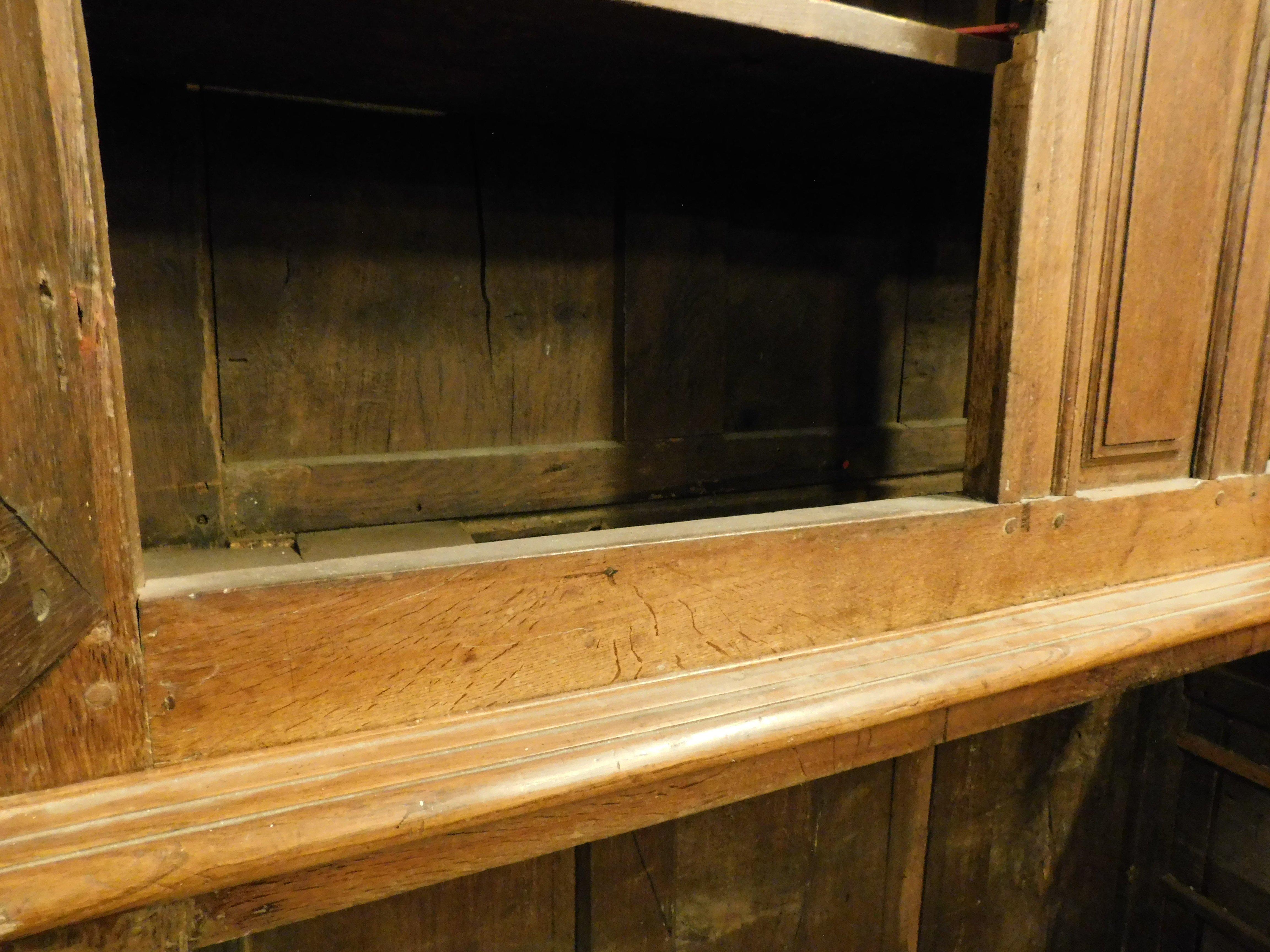 Sideboard, Schrank aus geschnitztem Nussbaumholz mit Diamanten, Italien im Angebot 4