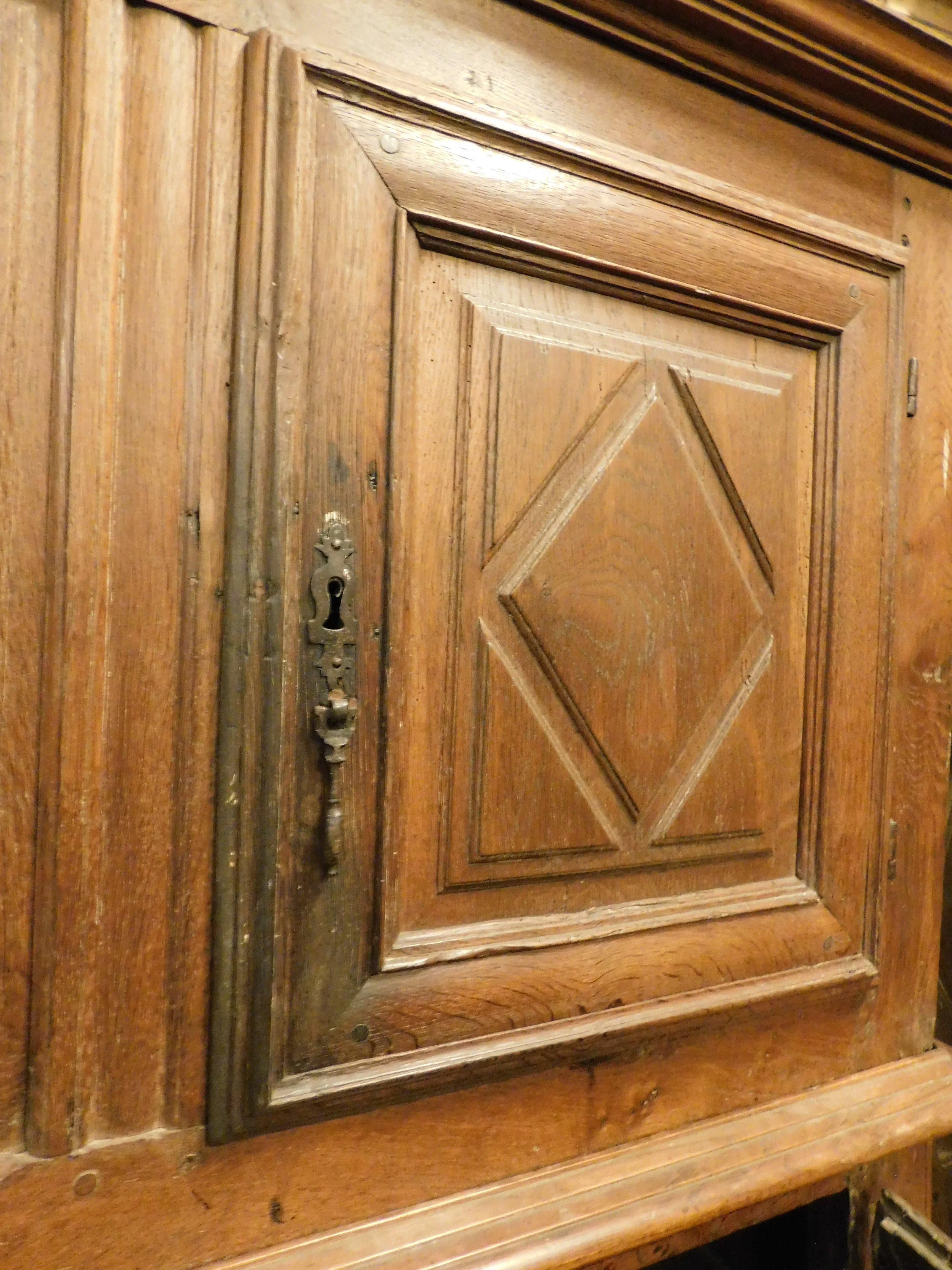 Sideboard, Schrank aus geschnitztem Nussbaumholz mit Diamanten, Italien im Angebot 5