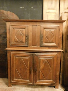 Sideboard, cabinet in walnut carved with diamonds, Italy