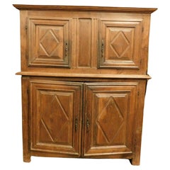 Sideboard, Schrank aus geschnitztem Nussbaumholz mit Diamanten, Italien