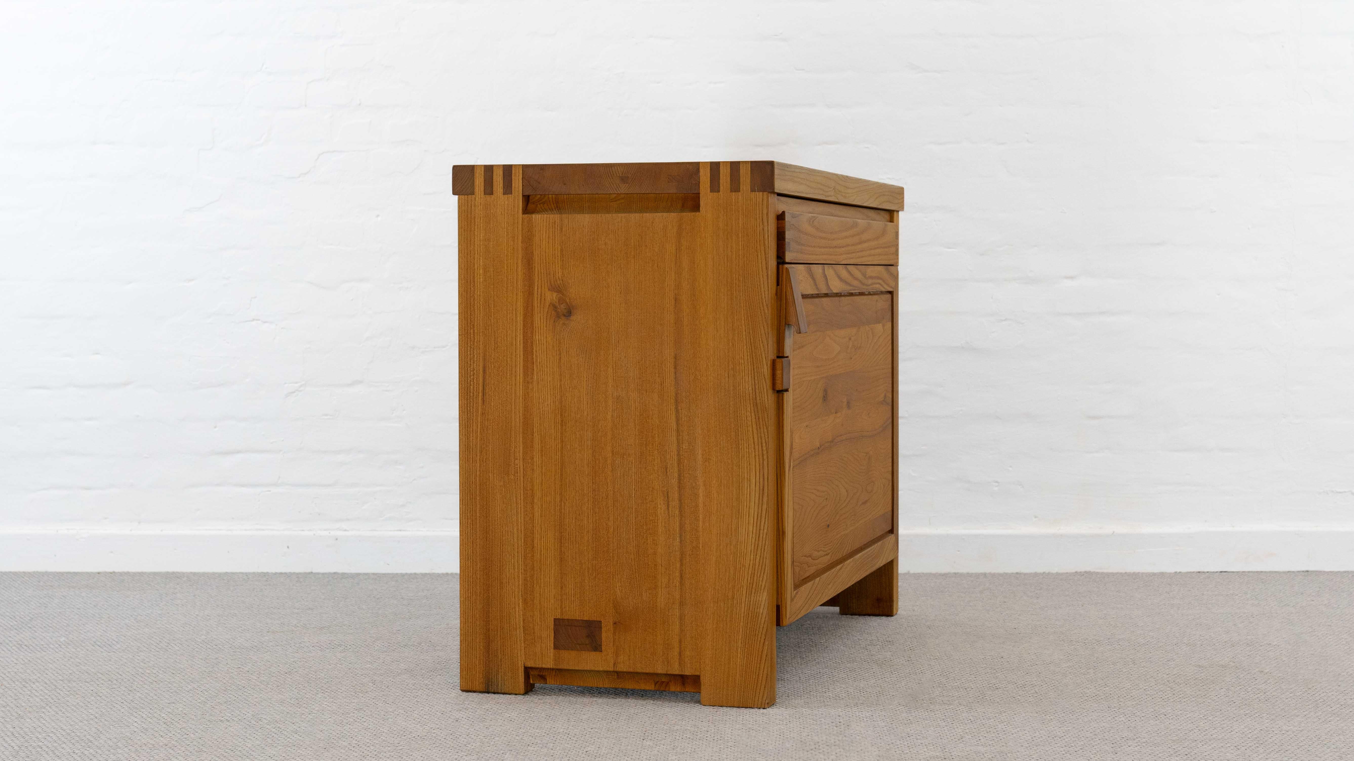 Buffet modèle R09 de Pierre Chapo en orme massif, vers 1965 en vente 3