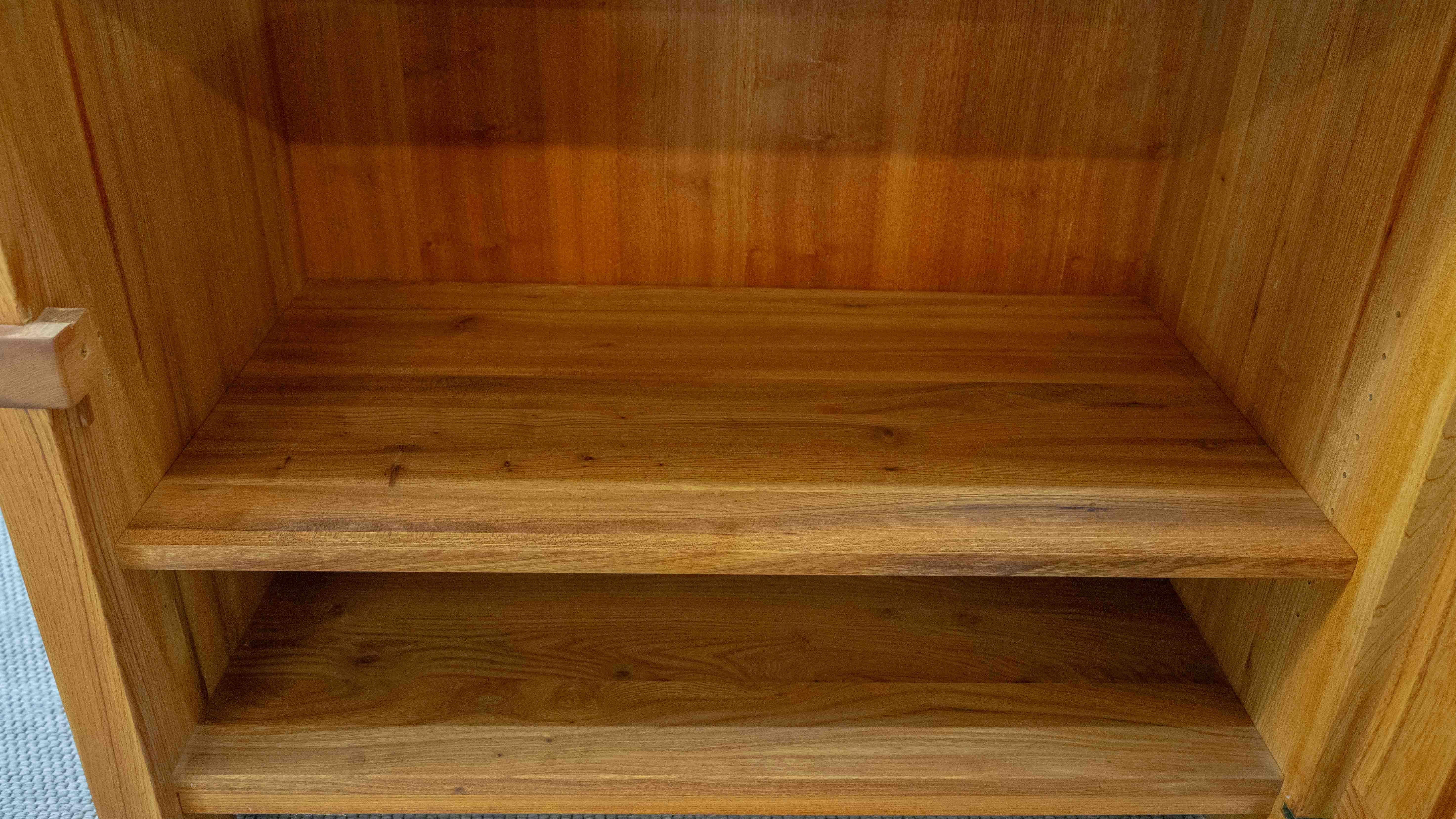 Buffet modèle R09 de Pierre Chapo en orme massif, vers 1965 en vente 13