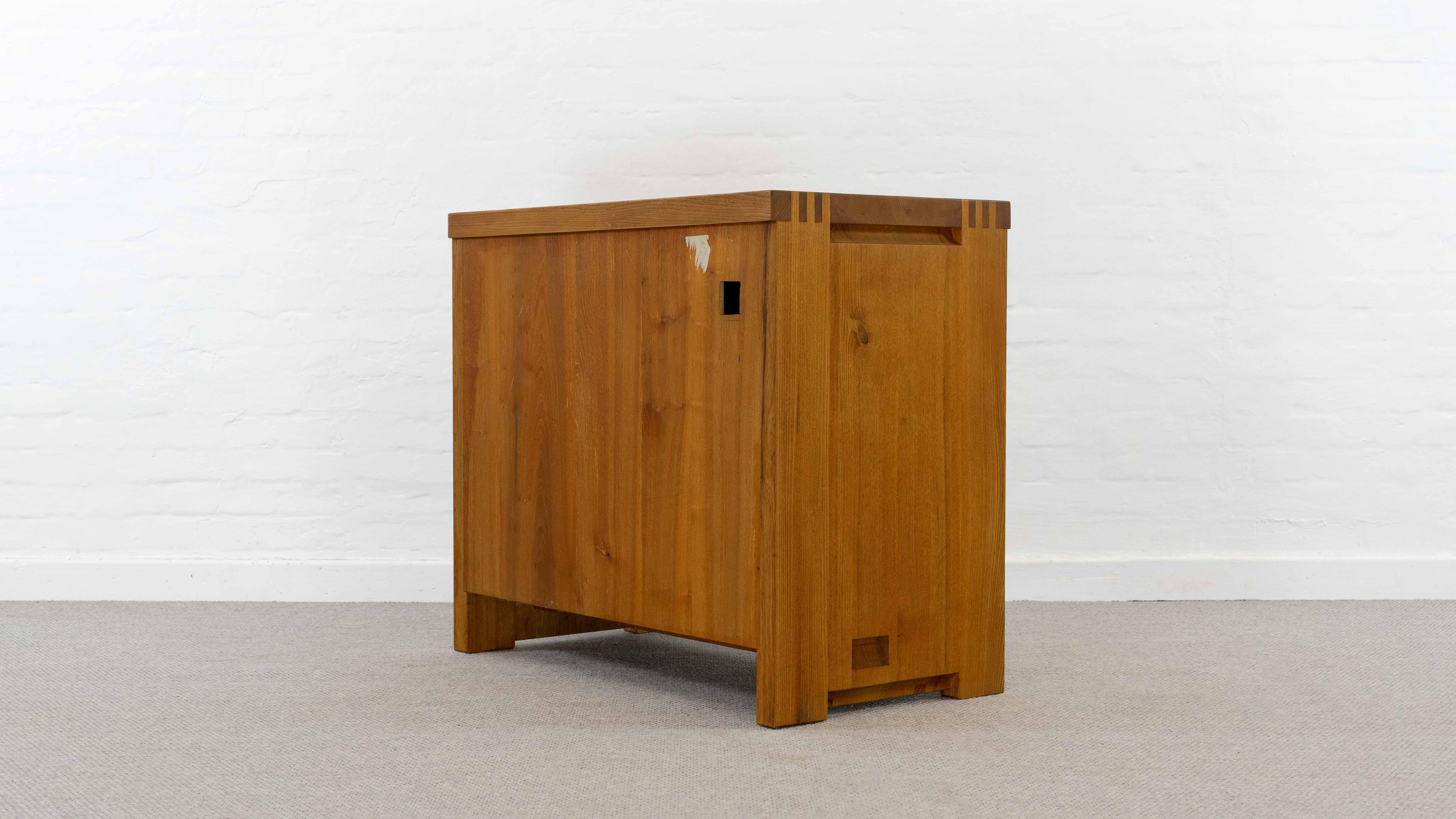 Buffet modèle R09 de Pierre Chapo en orme massif, vers 1965 en vente 2