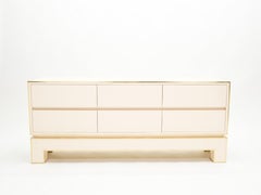 Buffet Commode Laiton Laqué blanc par Alain Delon pour Maison Jansen:: 1975