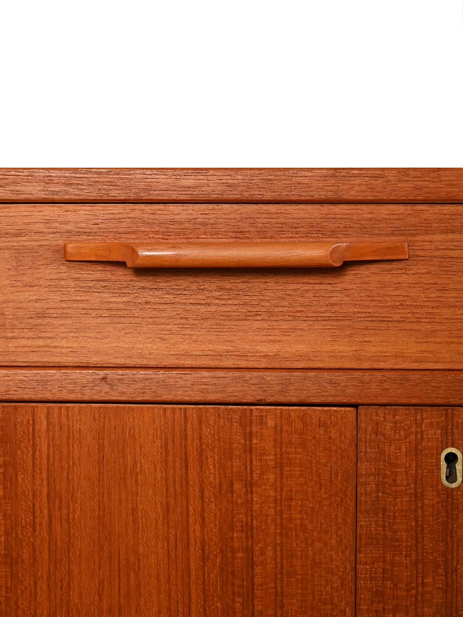 Sideboard con libreria in teak, anni ’60 For Sale 1