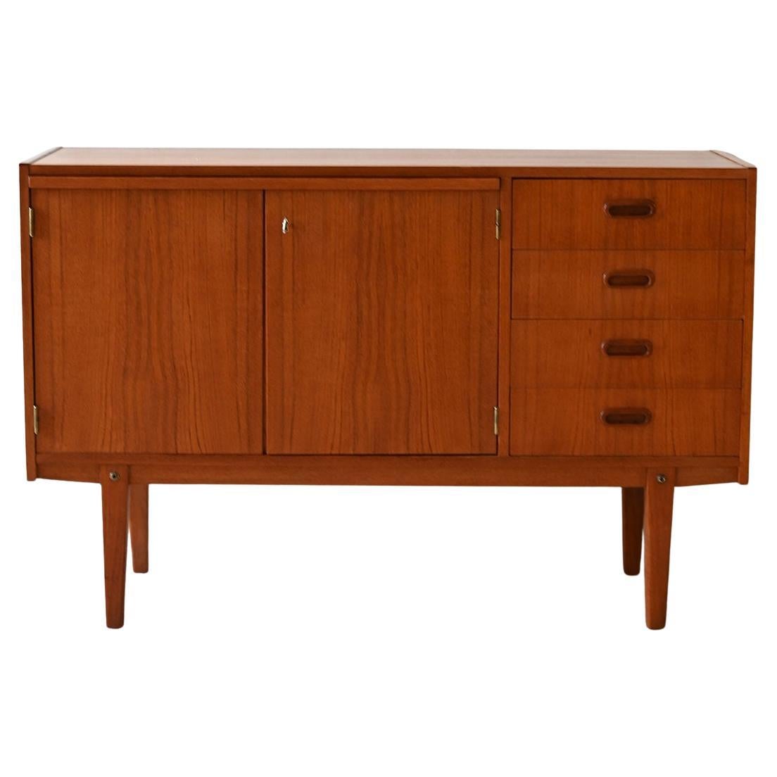 Sideboard with pull-out top For Sale