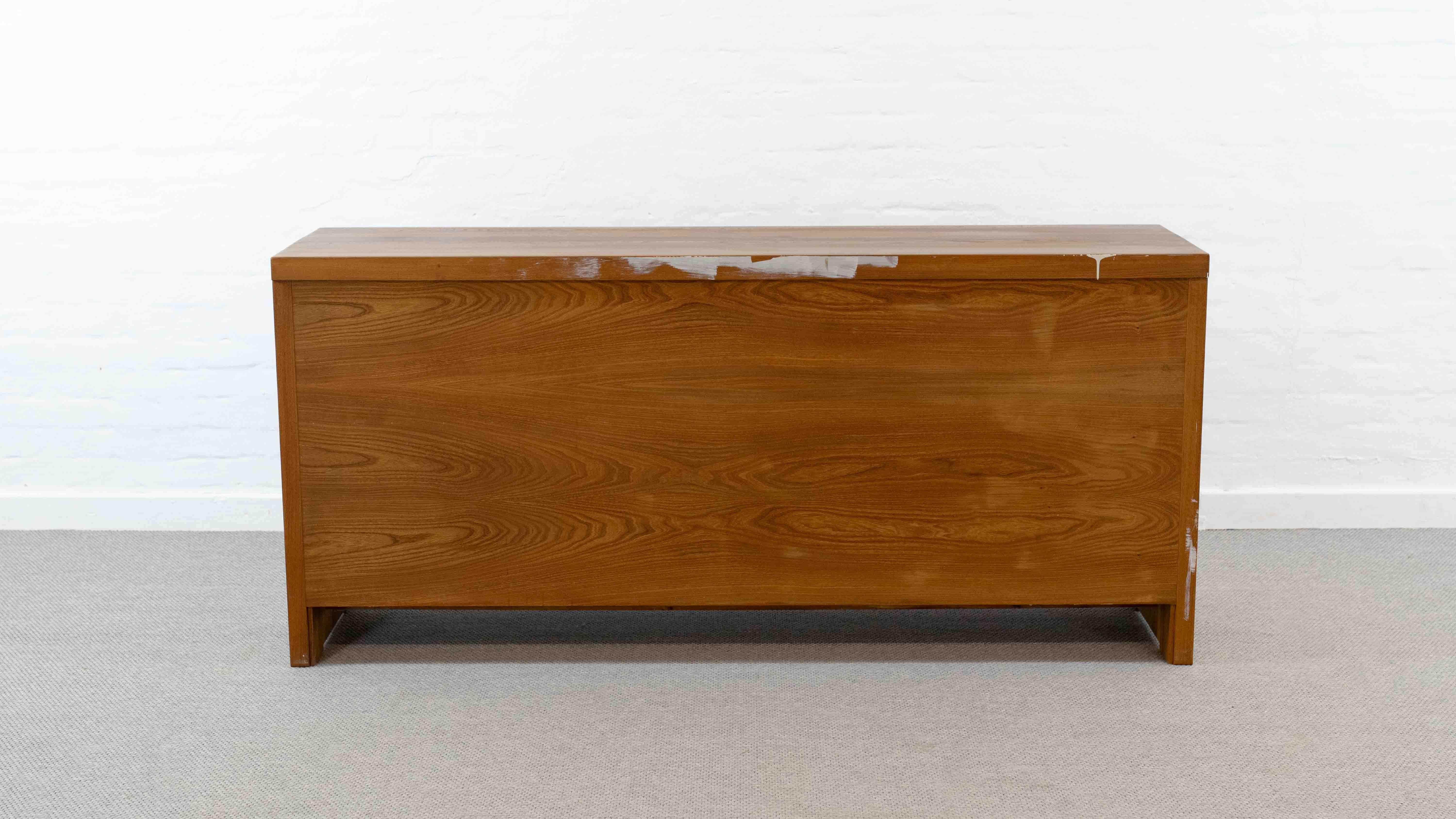 Sideboard / Credenza R08 by Pierre Chapo in Solid Elm In Good Condition For Sale In Halle, DE