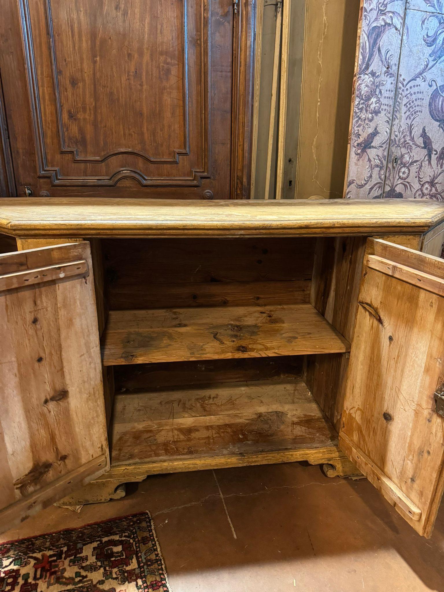 Sideboard credenzas in lacquered wood and painted with figures, Italy For Sale 1