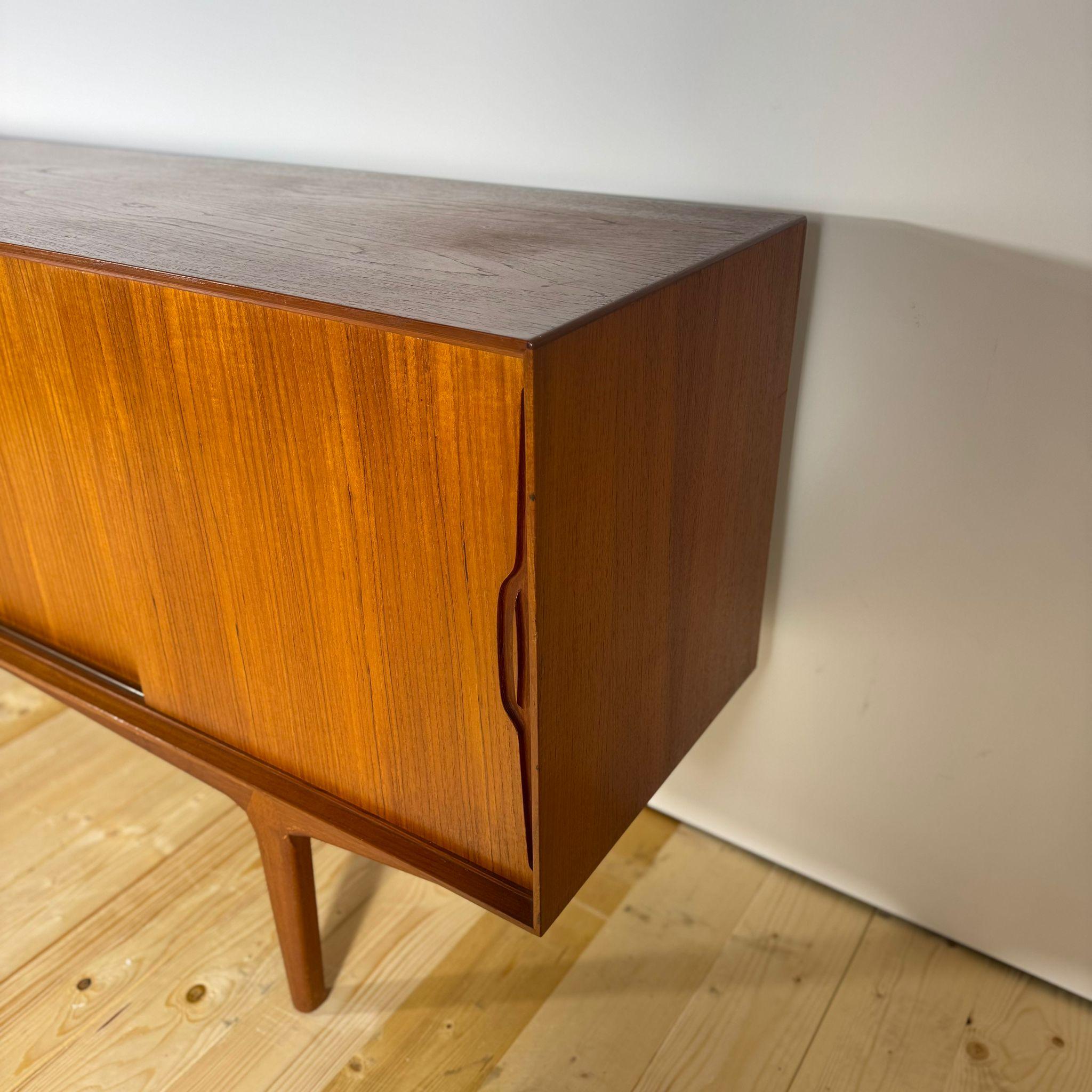 Credenza danese anni '60 in teak in vendita 2