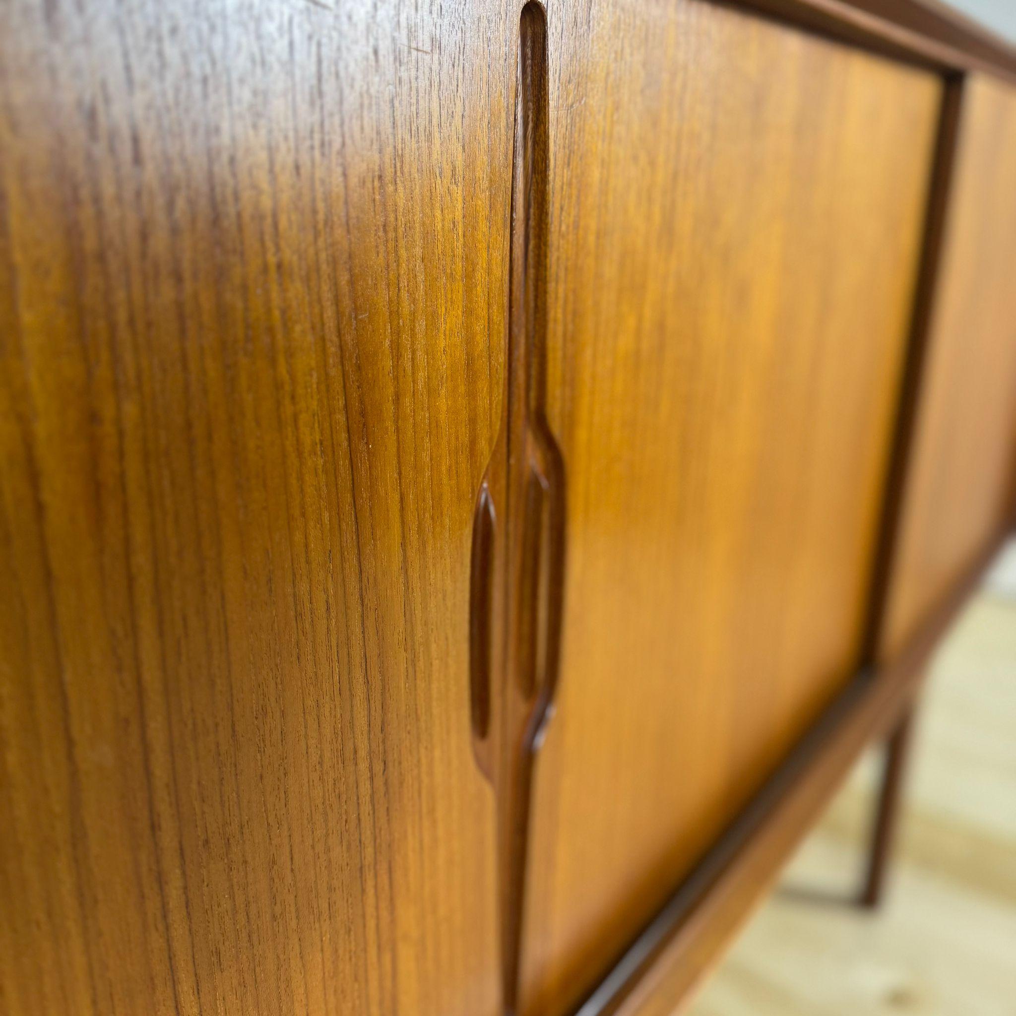 Credenza danese anni '60 in teak in vendita 3