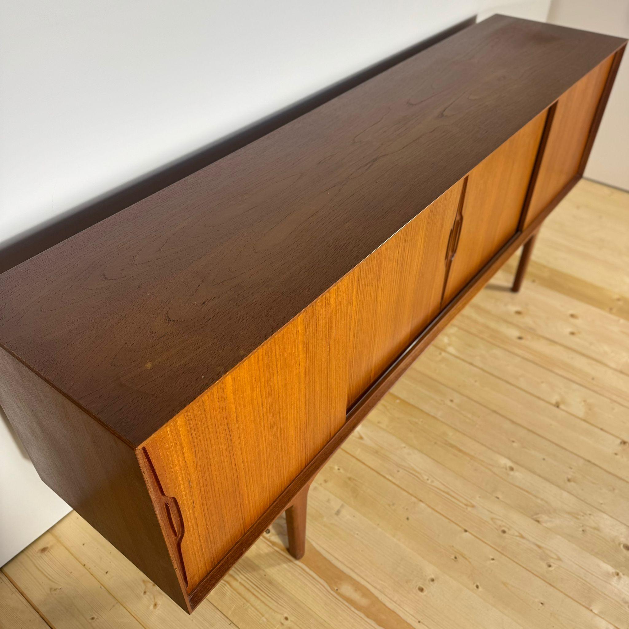 Credenza danese anni '60 in teak in vendita 4