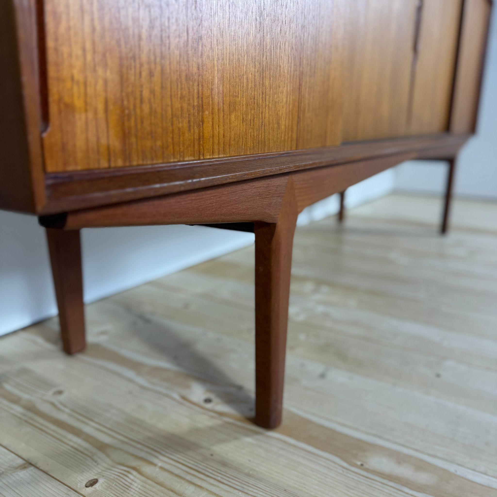 Credenza danese anni '60 in teak in vendita 1
