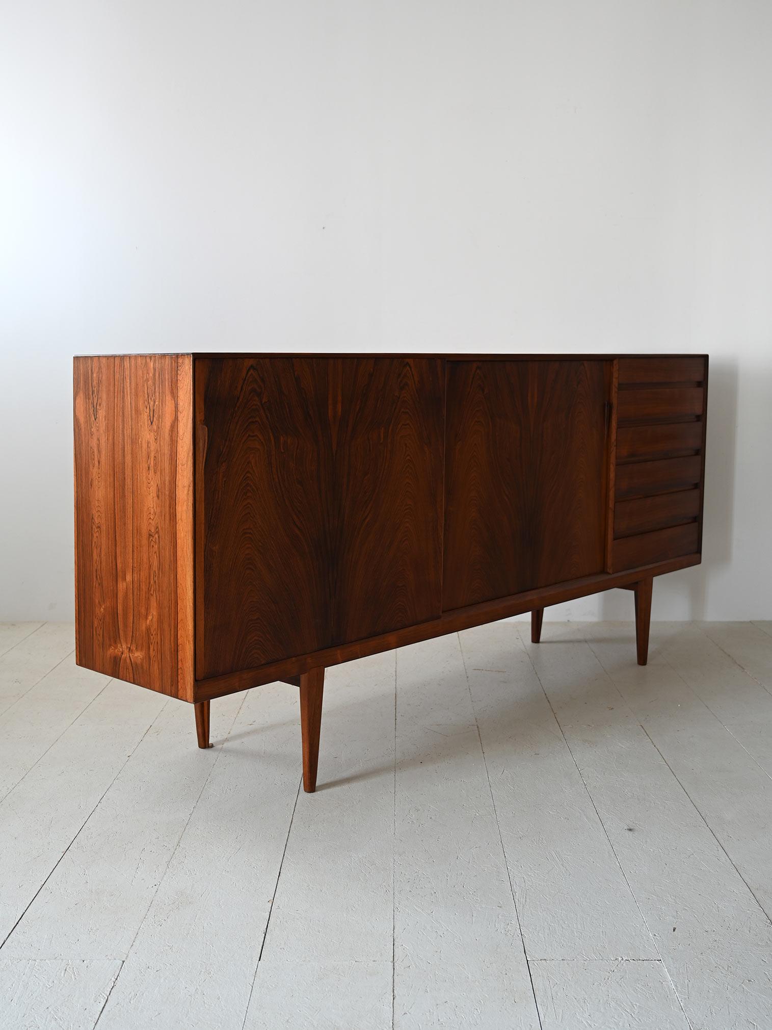 Danish rosewood sideboard  In Good Condition For Sale In Brescia, IT