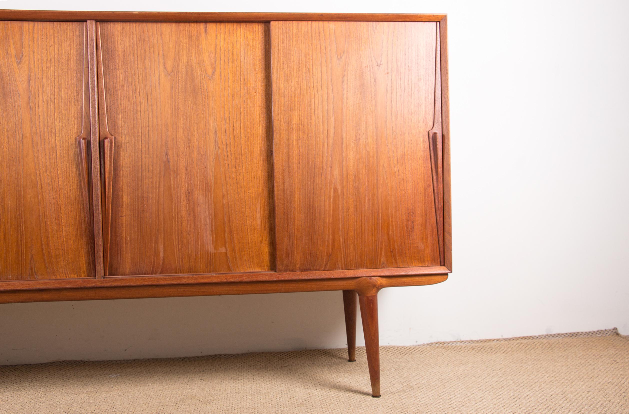 Sideboard, Danish Teak Higboard, model 19 by Gunni Omann for Omann's Jun 1960 In Excellent Condition In JOINVILLE-LE-PONT, FR
