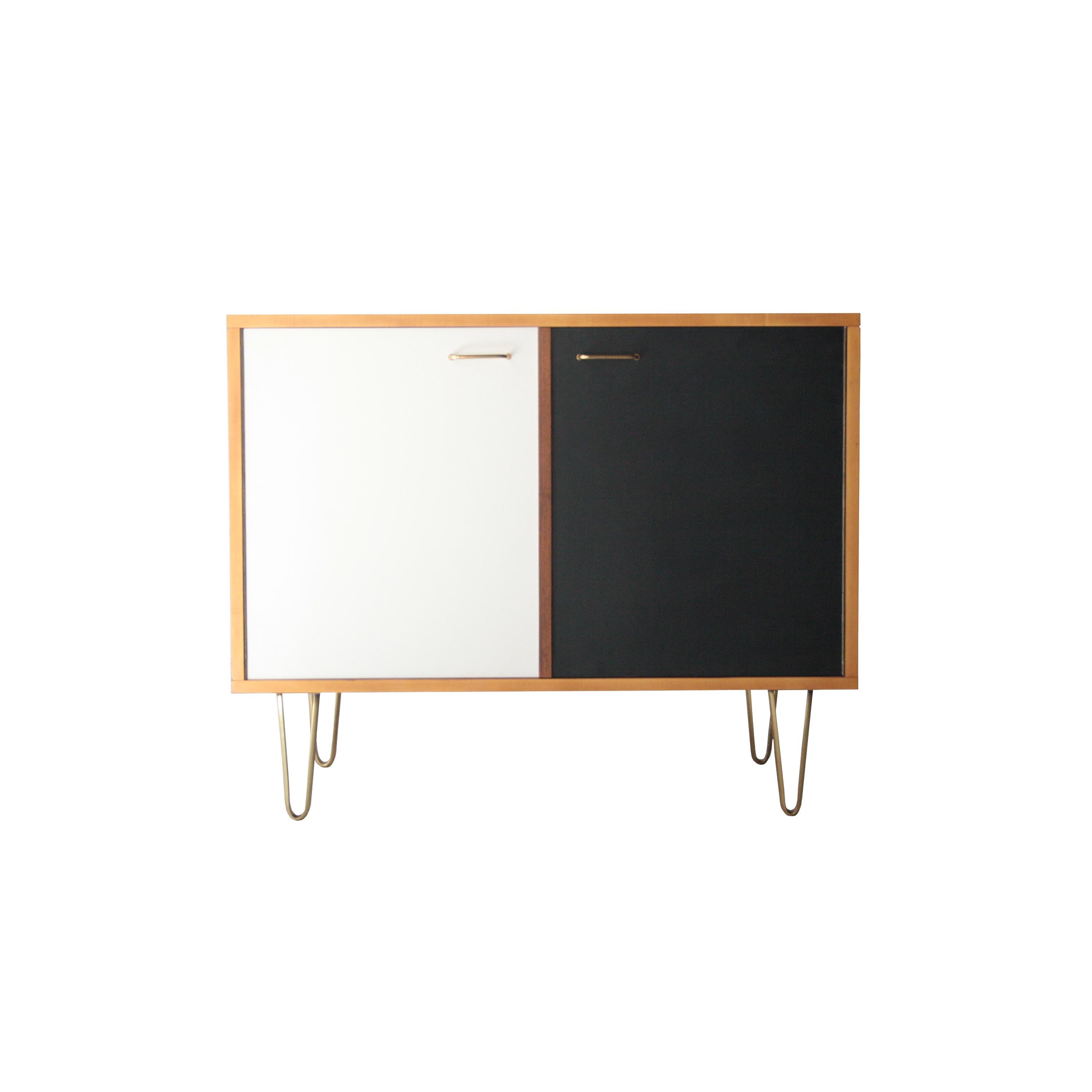 Sideboard, designed by Alfred Hendricks and edited by Belform in the 1960s. With walnut structure with two black and white lacquered doors respectively. Handles and legs of fork in brass.