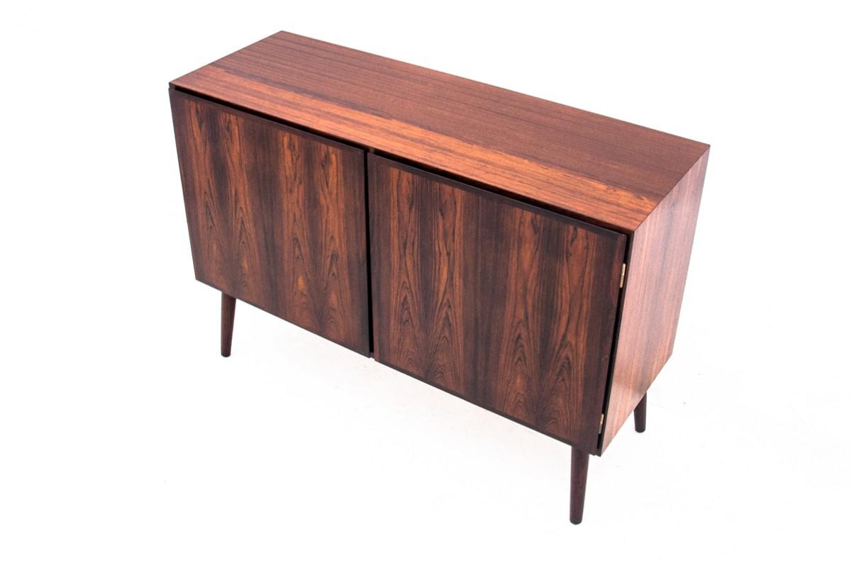 Danois Enfilade conçu par Gunni Omann, Danemark, années 1960, restauré en vente