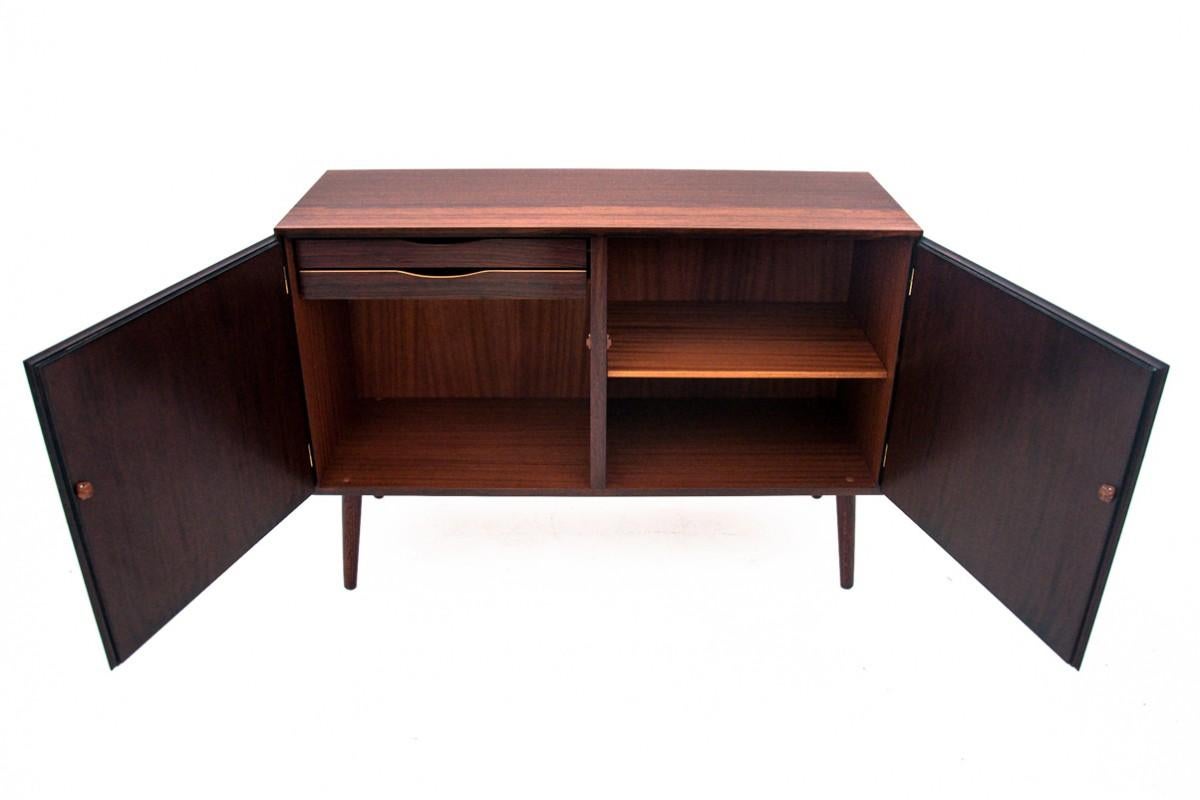 Enfilade conçu par Gunni Omann, Danemark, années 1960, restauré Bon état - En vente à Chorzów, PL