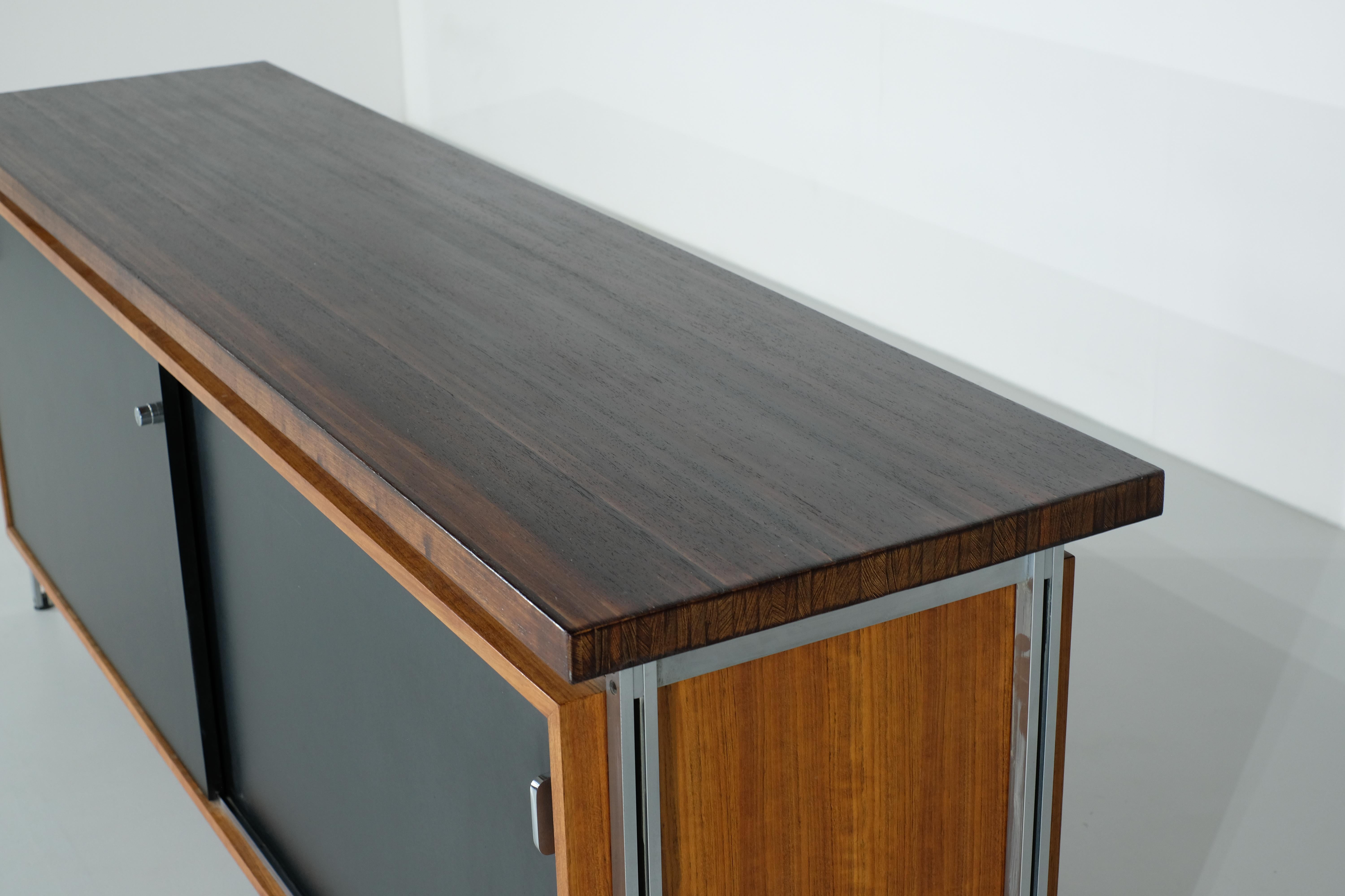 Enfilade DG190 de Jules Wabbes pour Le Mobilier Universel - années 1960 en vente 1