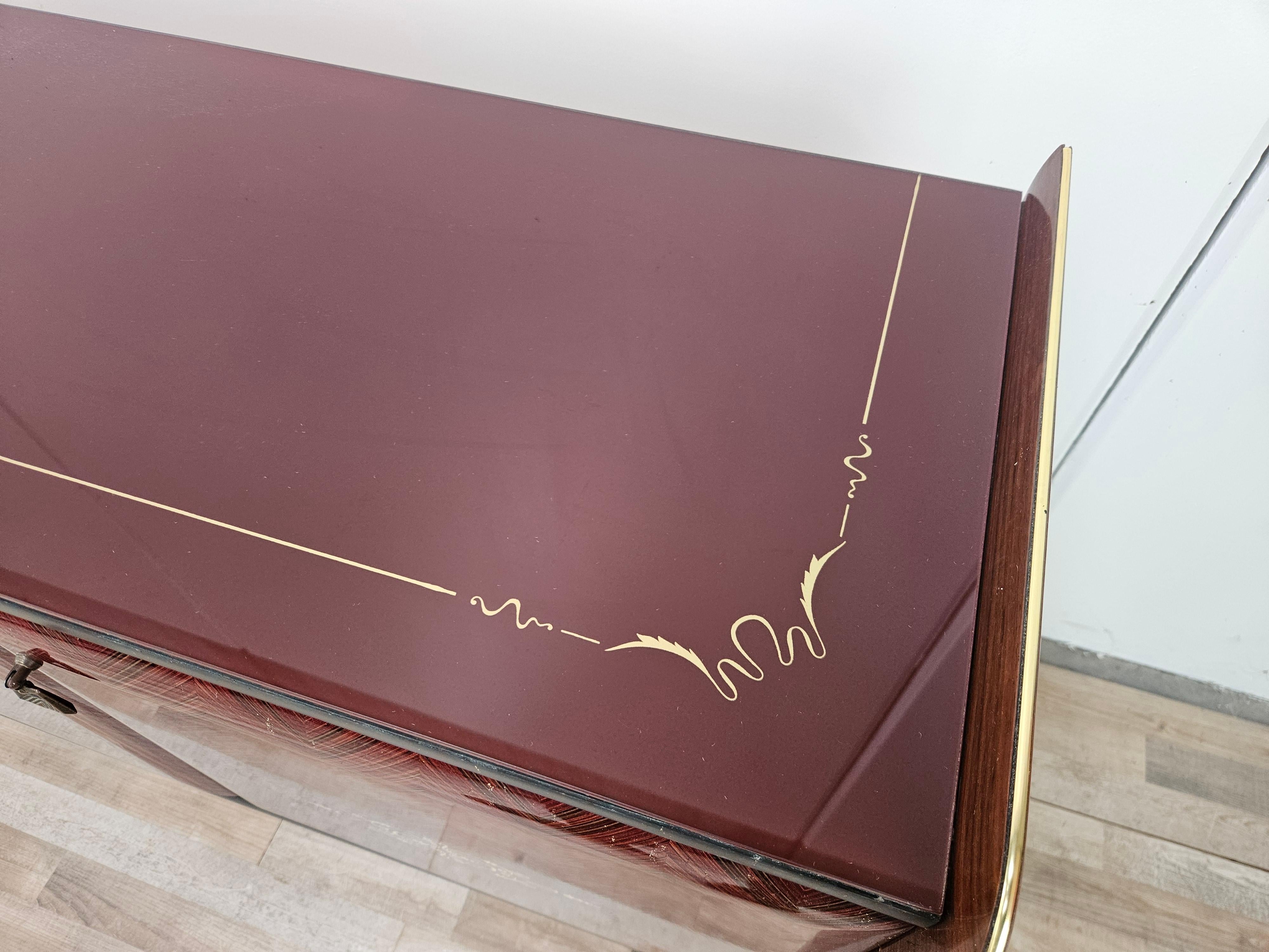 Mid-20th Century Sideboard di Milano del Mid Century in mogano e otton con vetro lavorato in vendita