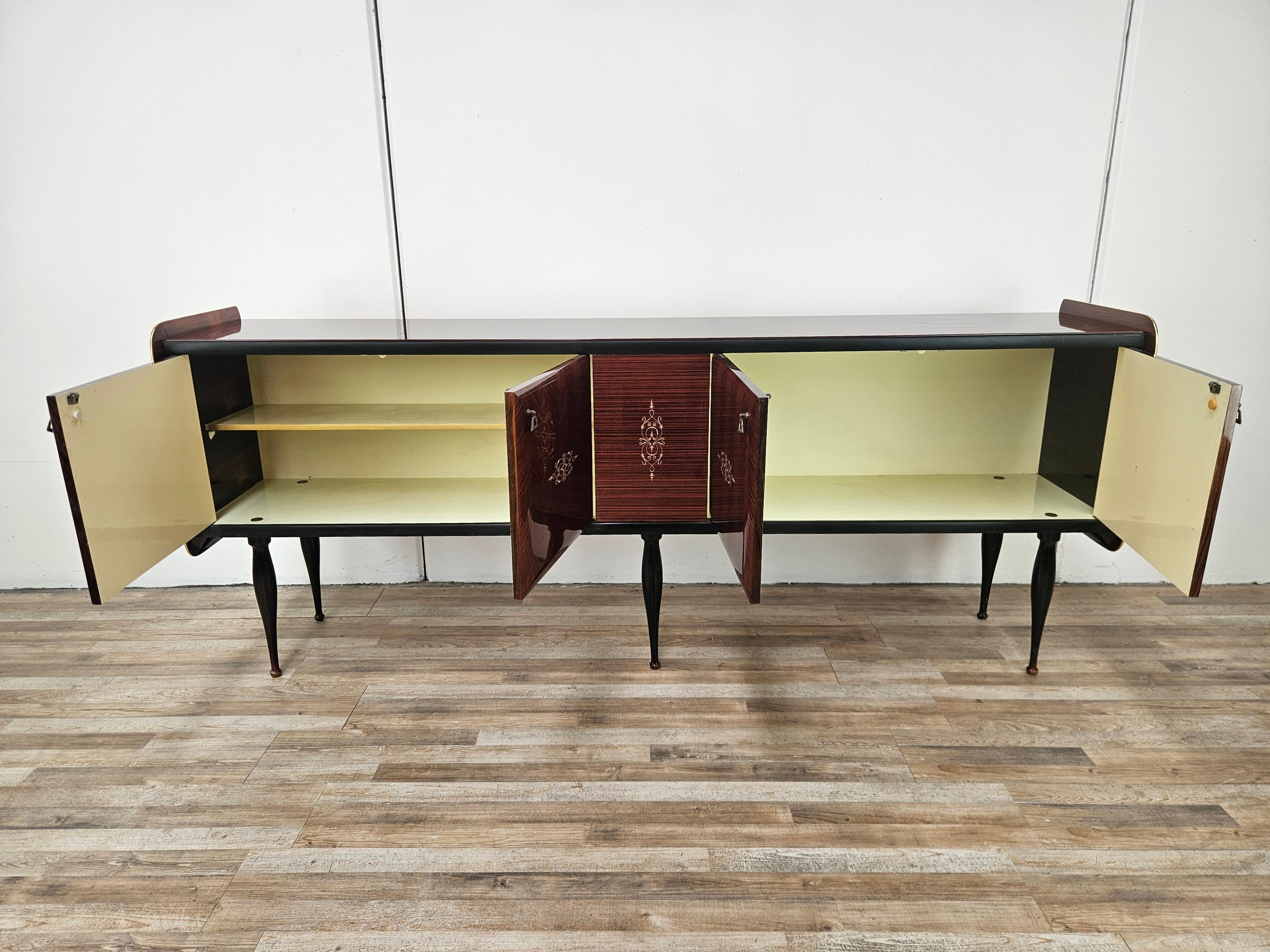 Sideboard di Milano del Mid Century in mogano e ottone con vetro XX secolo in vendita 4