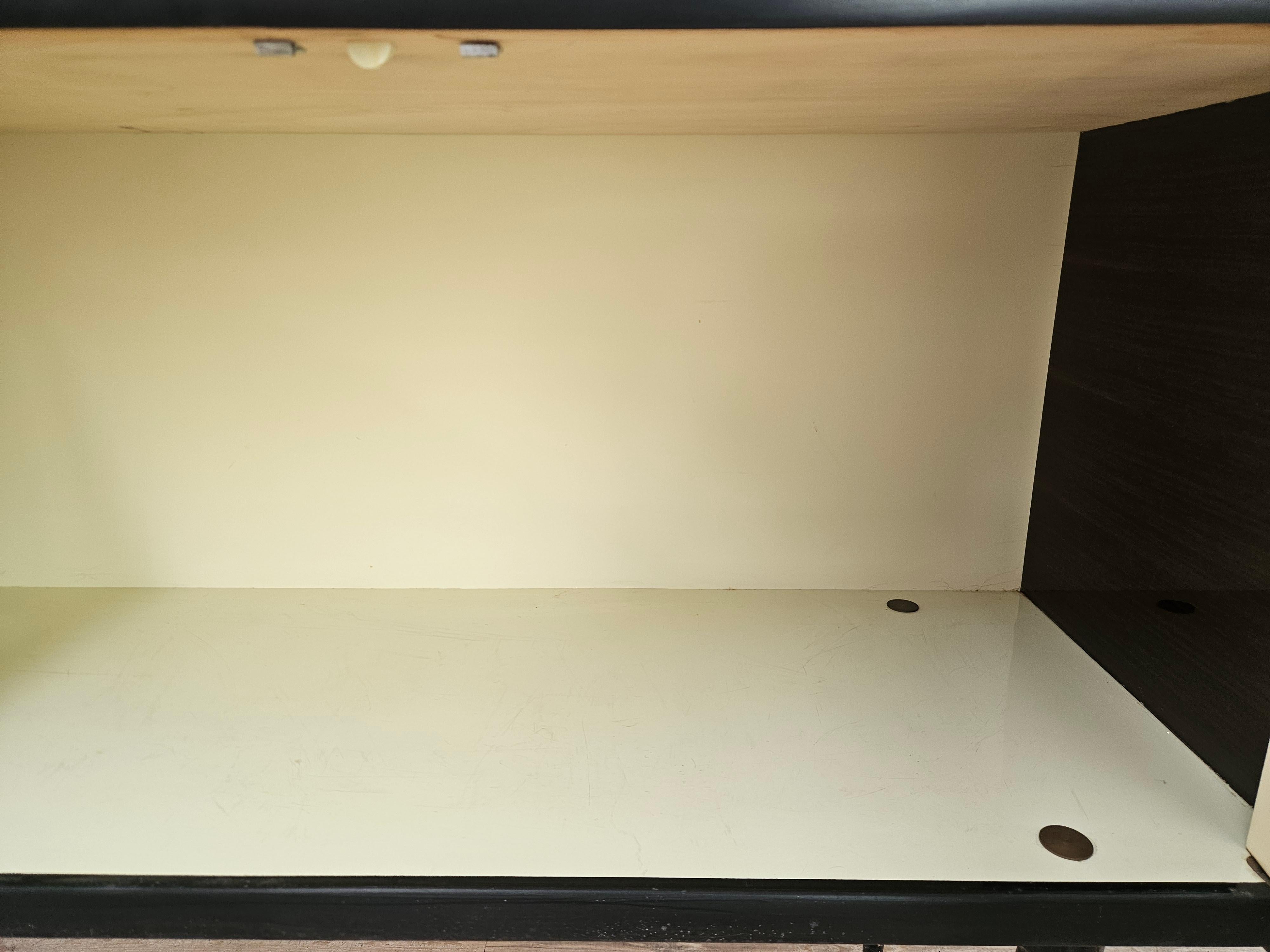 Sideboard di Milano del Mid Century in mogano e ottone con vetro XX secolo in vendita 6