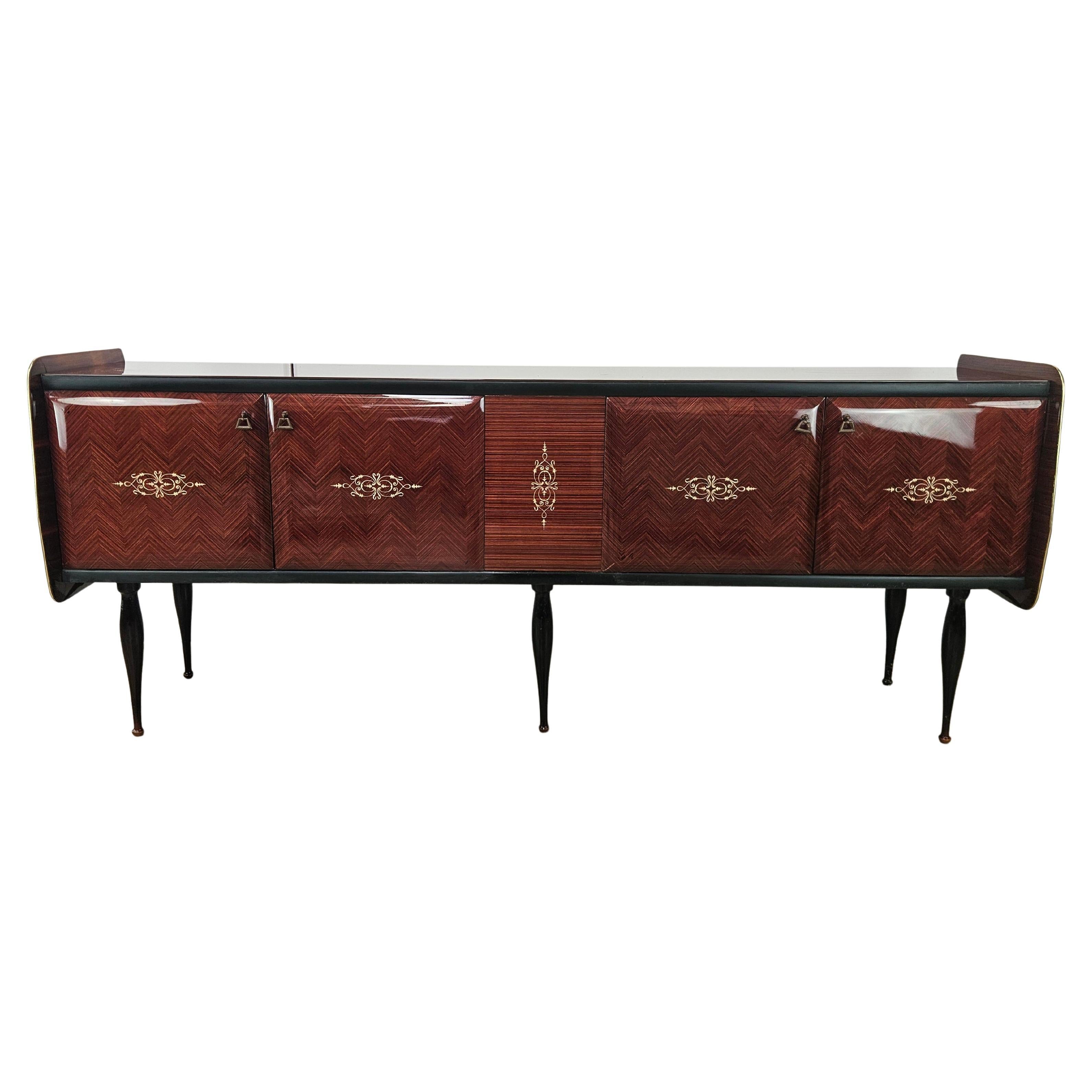Sideboard di Milano del Mid Century in mogano e ottone con vetro XX secolo in vendita
