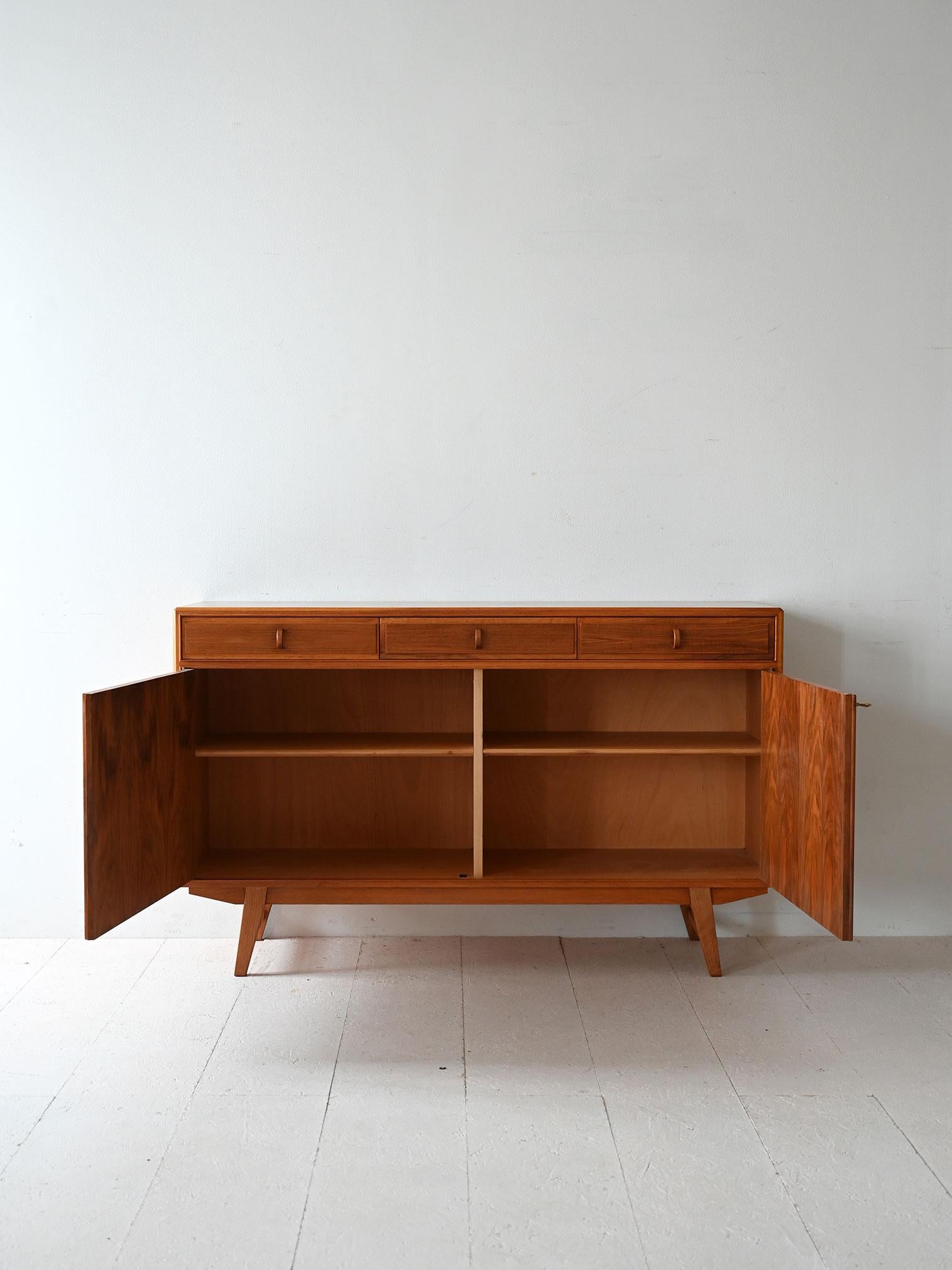 Scandinave moderne Buffet Facett Bodafors en noyer vintage en vente