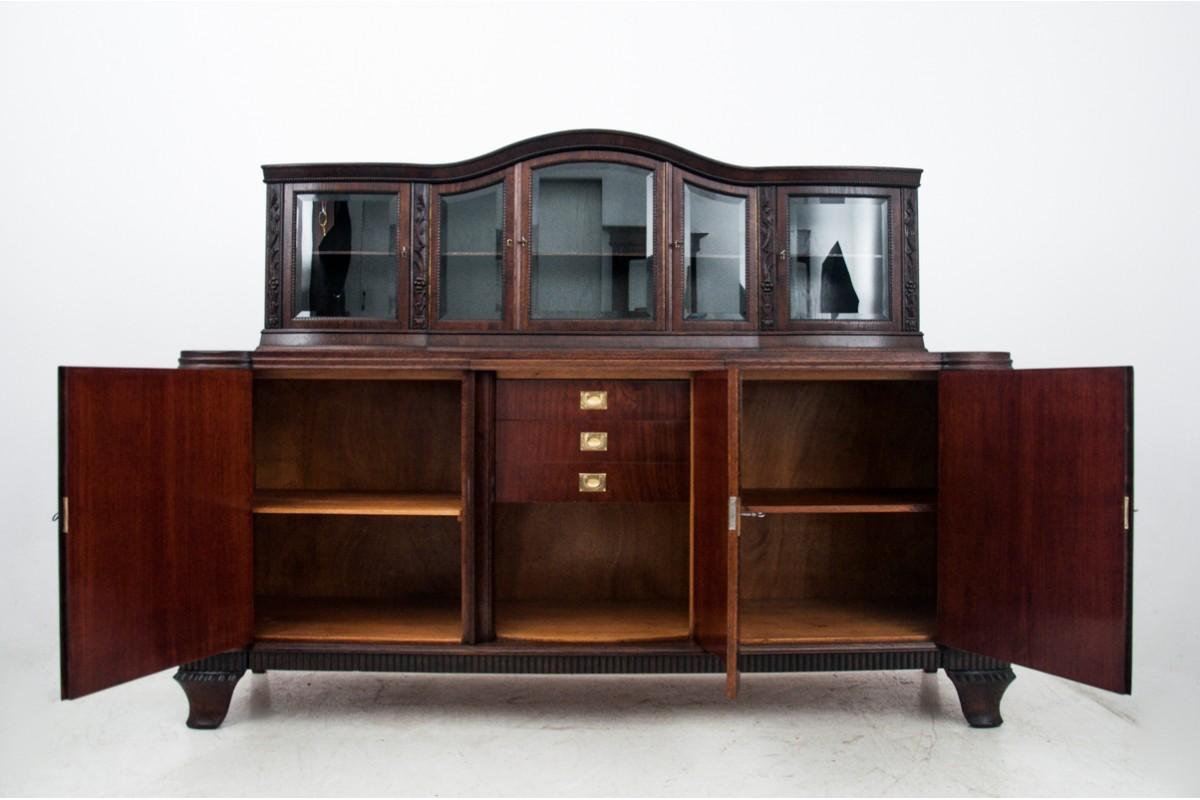 Sideboard from the interwar period. AFTER RENOVATION

Very good condition, after professional renovation.

Wood: oak + walnut + rosewood

dimensions height 180 cm width 244 cm depth 69 cm